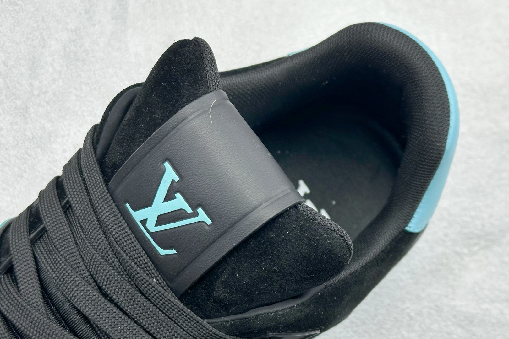 YS纯原LOUIS VUITTTrainer 牛皮革 鳄鱼皮 系带平跟 低帮 板鞋 男款 蓝黑色