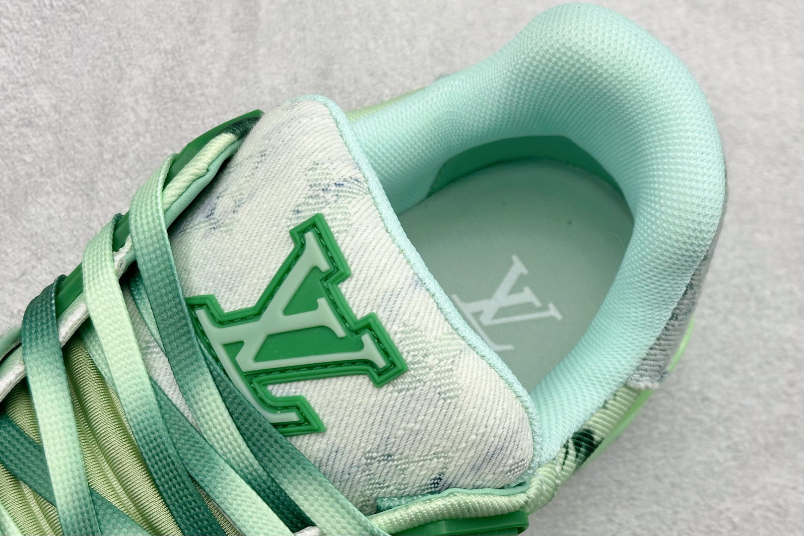 YS纯原LOUIS VUITTTrainer 渐变鞋带 漂白丹宁布 低帮板鞋 绿色