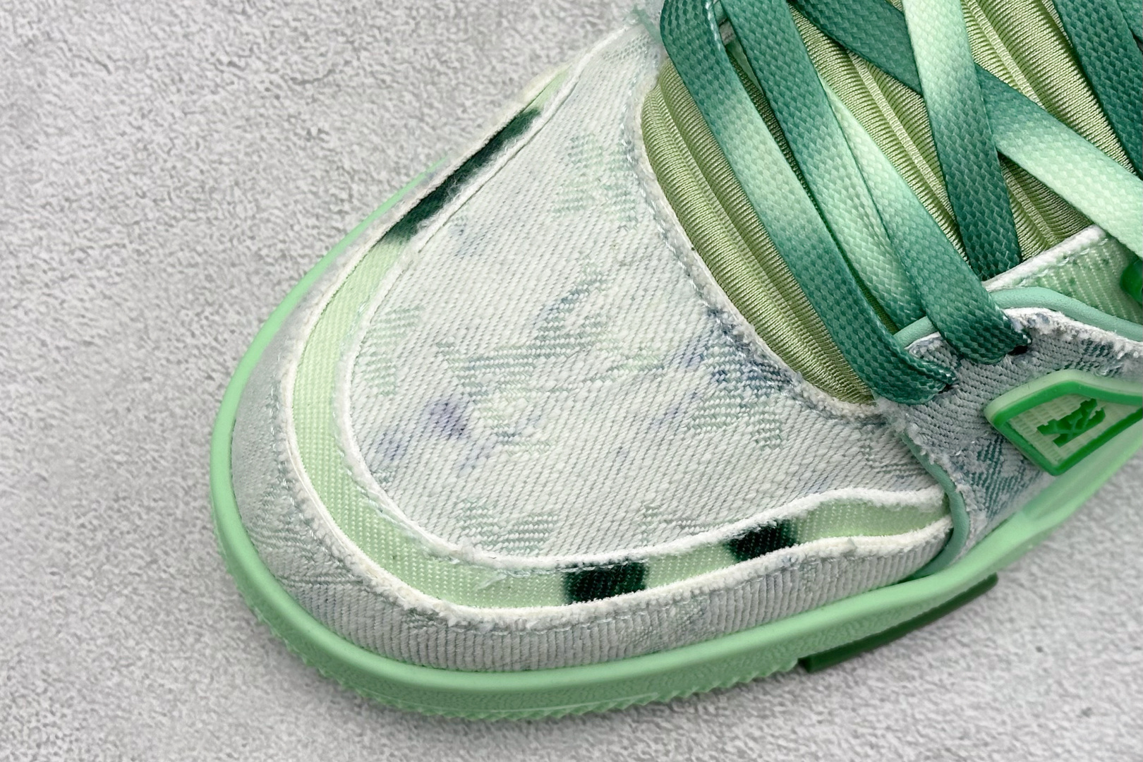 YS纯原LOUIS VUITTTrainer 渐变鞋带 漂白丹宁布 低帮板鞋 绿色