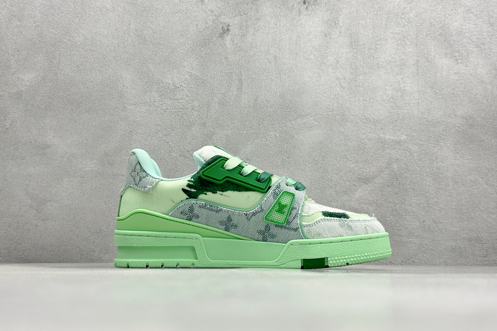 YS纯原LOUIS VUITTTrainer 渐变鞋带 漂白丹宁布 低帮板鞋 绿色