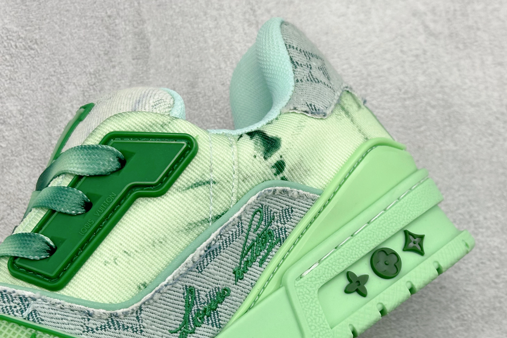 YS纯原LOUIS VUITTTrainer 渐变鞋带 漂白丹宁布 低帮板鞋 绿色