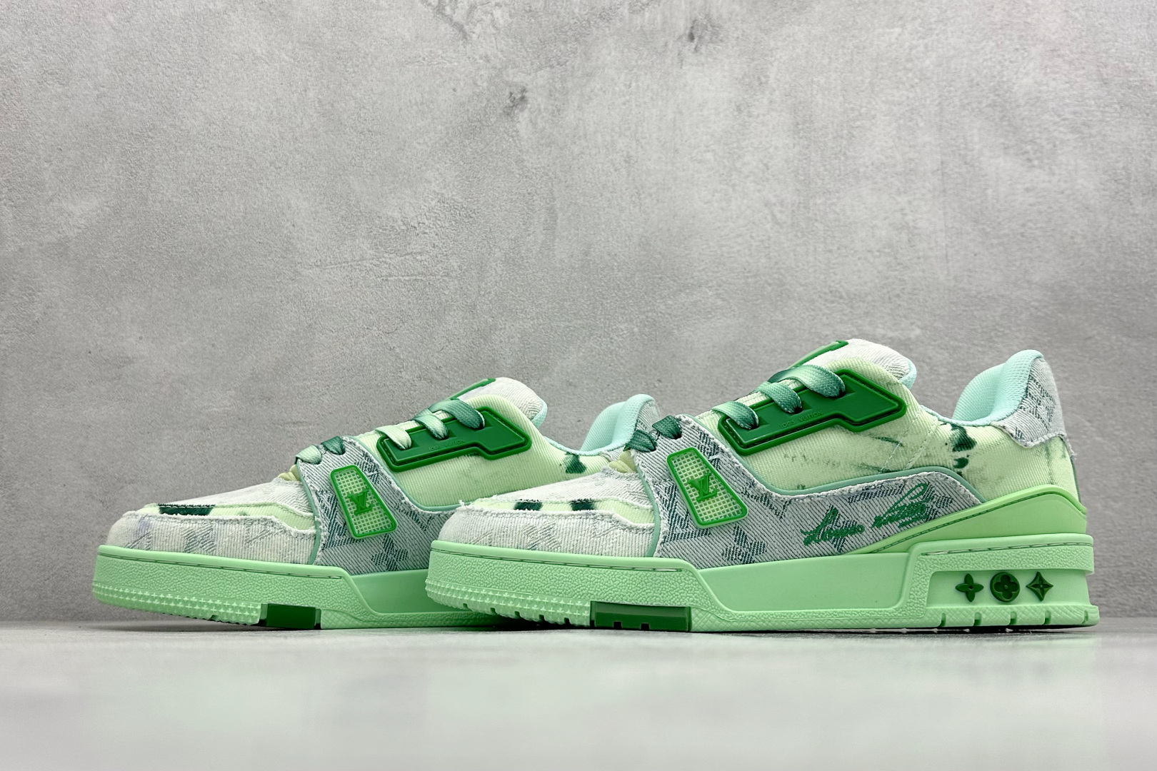 YS纯原LOUIS VUITTTrainer 渐变鞋带 漂白丹宁布 低帮板鞋 绿色