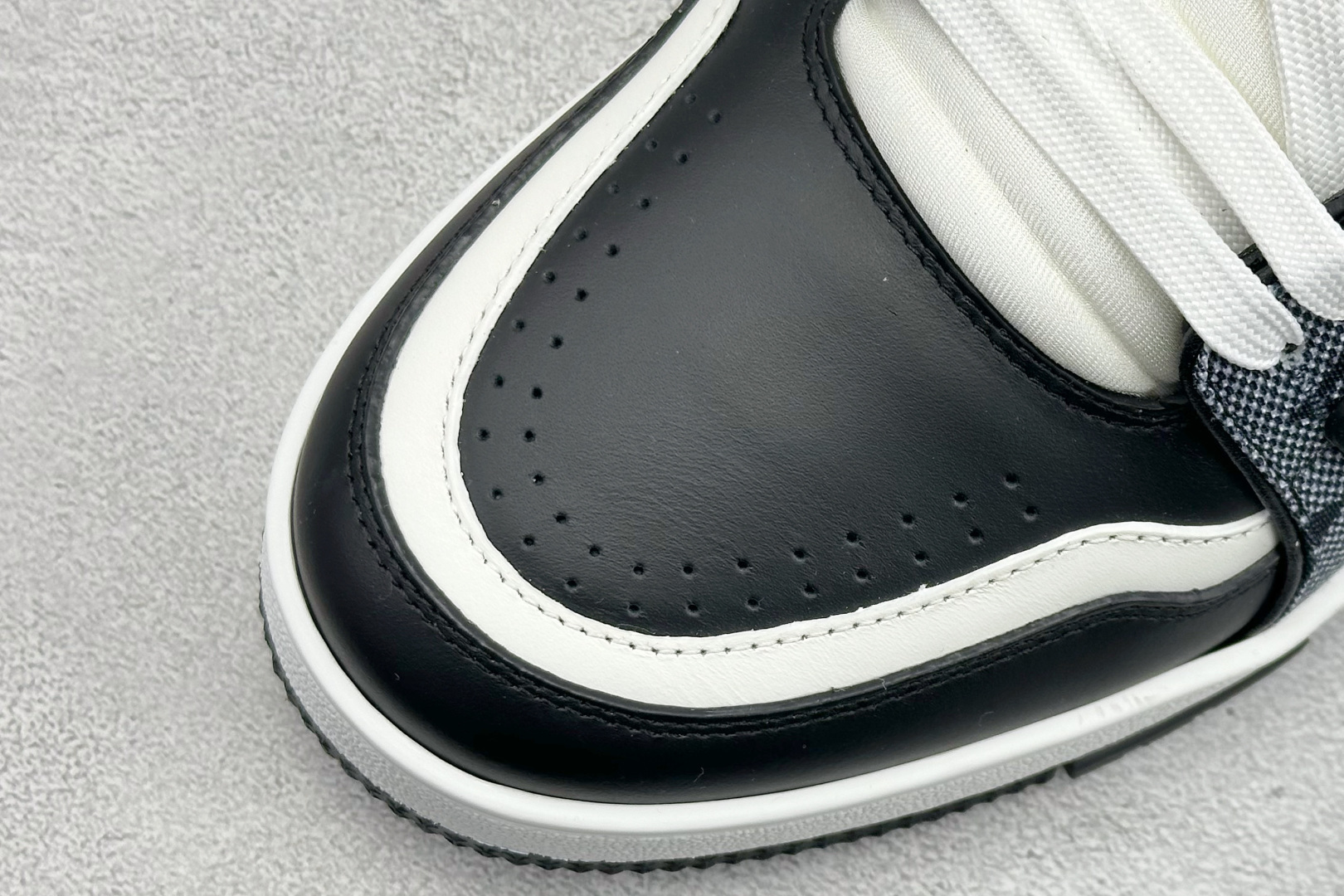 YS纯原LOUIS VUITTTrainer 织物牛皮革 提花拼接 低帮 板鞋 男款 黑色