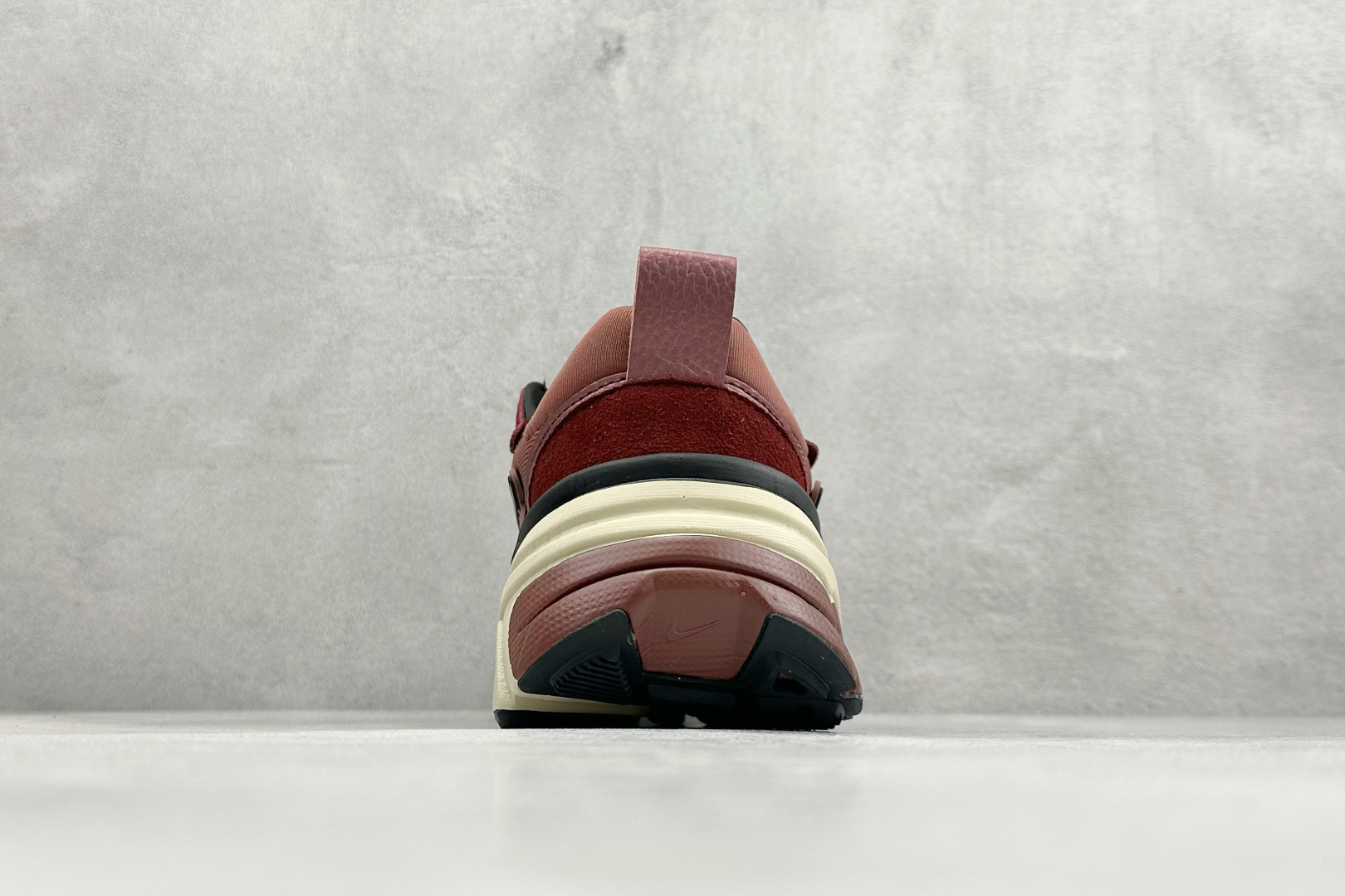 Nike V2K Run 减震防滑复古低帮跑步鞋 FN6703-201-莆田鞋,莆田鞋货源,高仿鞋,高仿鞋货源,安福档口,莆田高仿鞋,莆田鞋批发,高仿鞋批发,莆田高仿运动鞋,高仿运动鞋,莆田运动鞋 Nike V2K Run 减震防滑复古低帮跑步鞋 FN6703-201