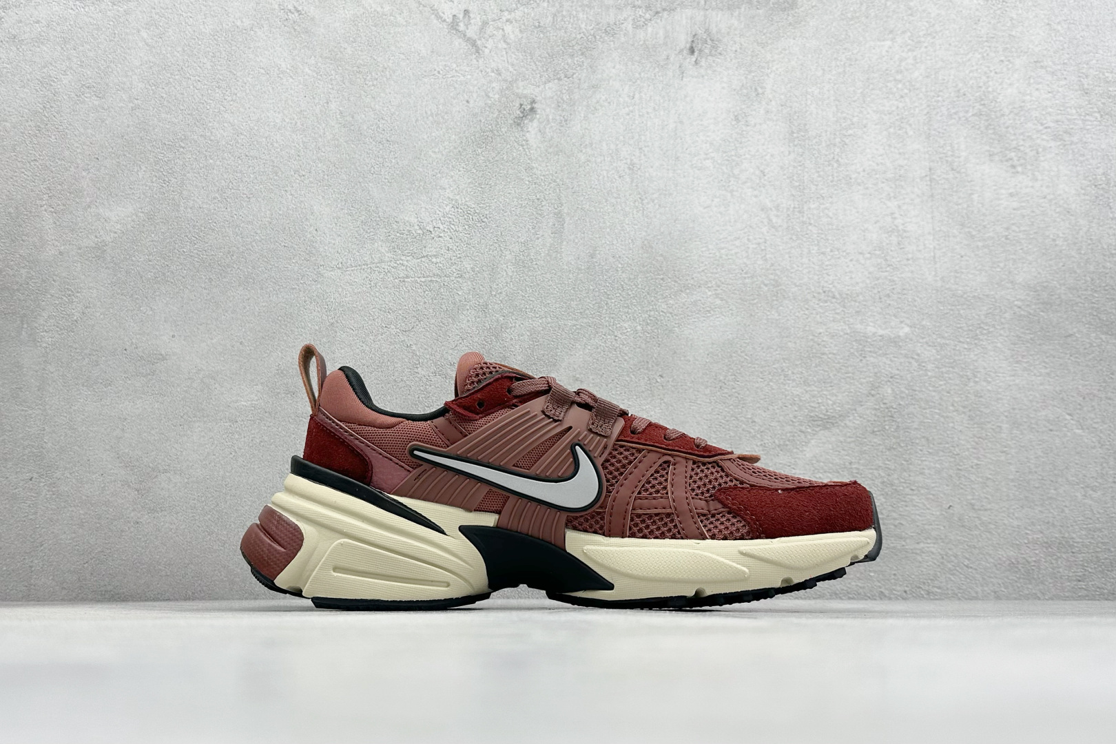 Nike V2K Run 减震防滑复古低帮跑步鞋 FN6703-201-莆田鞋,莆田鞋货源,高仿鞋,高仿鞋货源,安福档口,莆田高仿鞋,莆田鞋批发,高仿鞋批发,莆田高仿运动鞋,高仿运动鞋,莆田运动鞋 Nike V2K Run 减震防滑复古低帮跑步鞋 FN6703-201