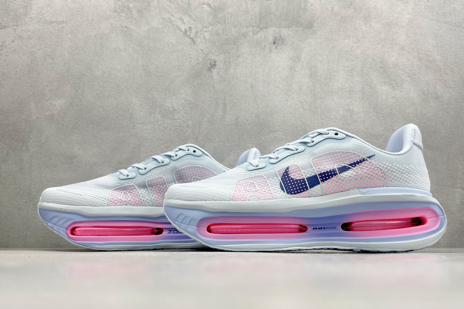 Nike VOMERO PREMIUM 舒适减震防滑 低帮跑步鞋 HM5973-400