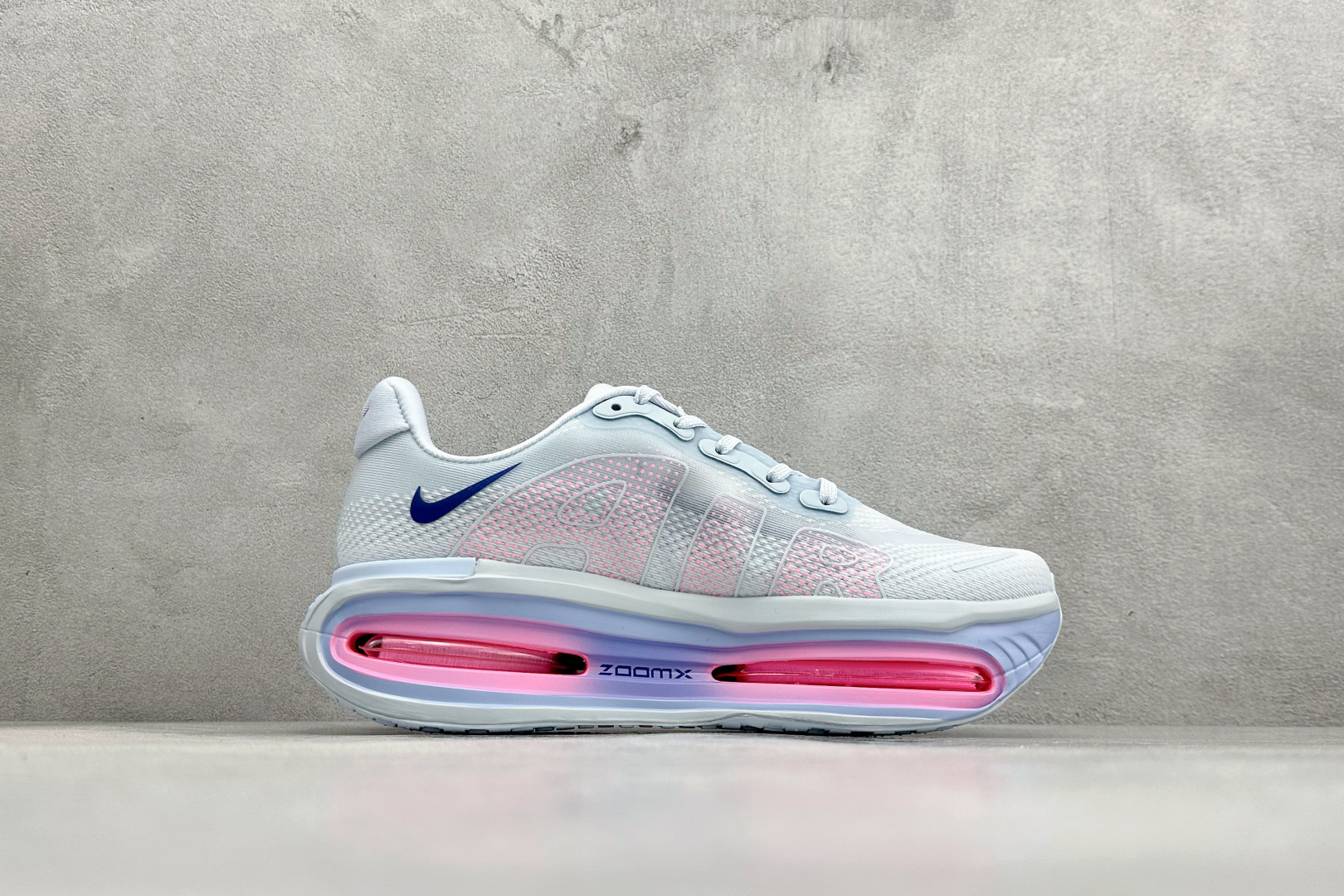 Nike VOMERO PREMIUM 舒适减震防滑 低帮跑步鞋 HM5973-400