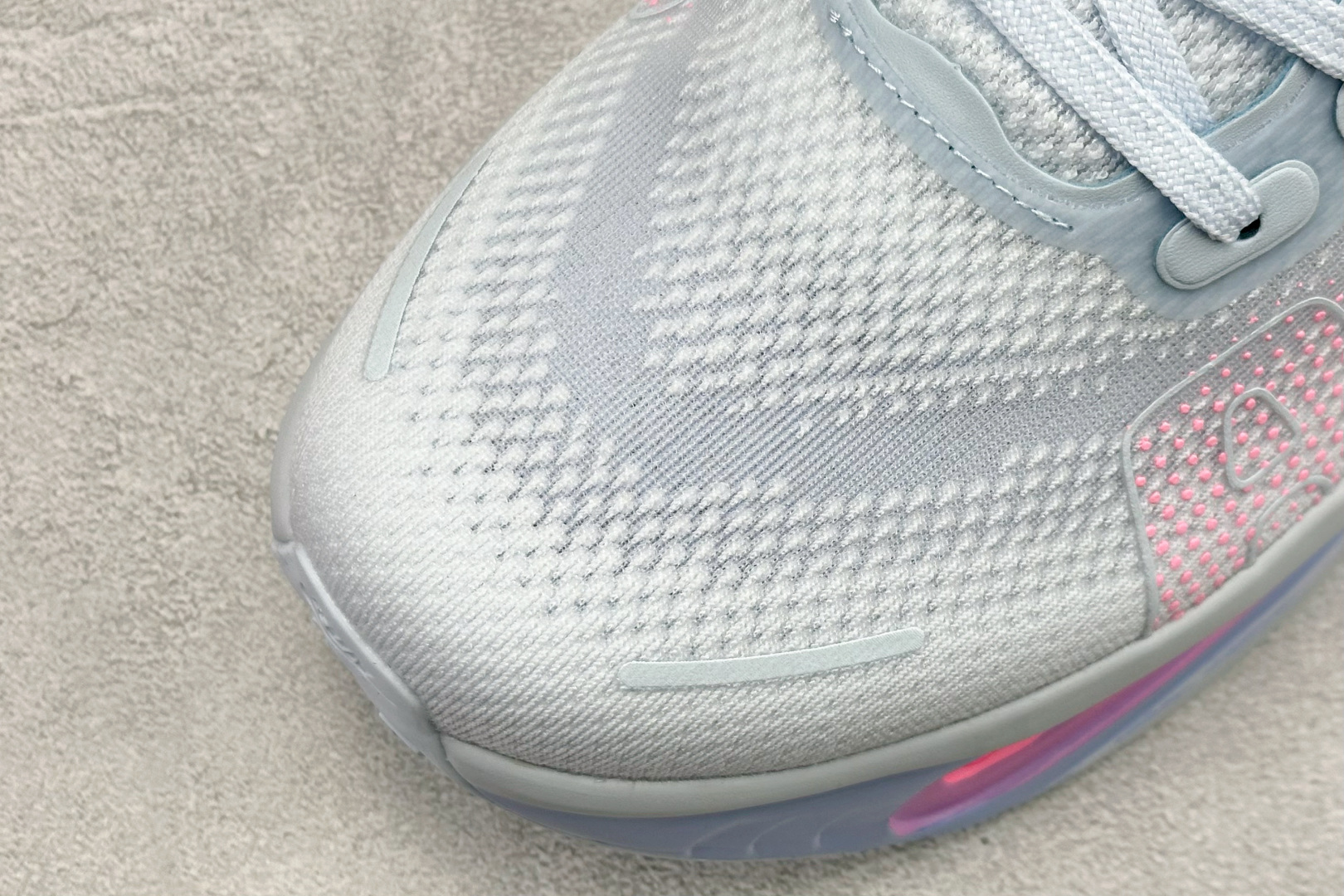 Nike VOMERO PREMIUM 舒适减震防滑 低帮跑步鞋 HM5973-400