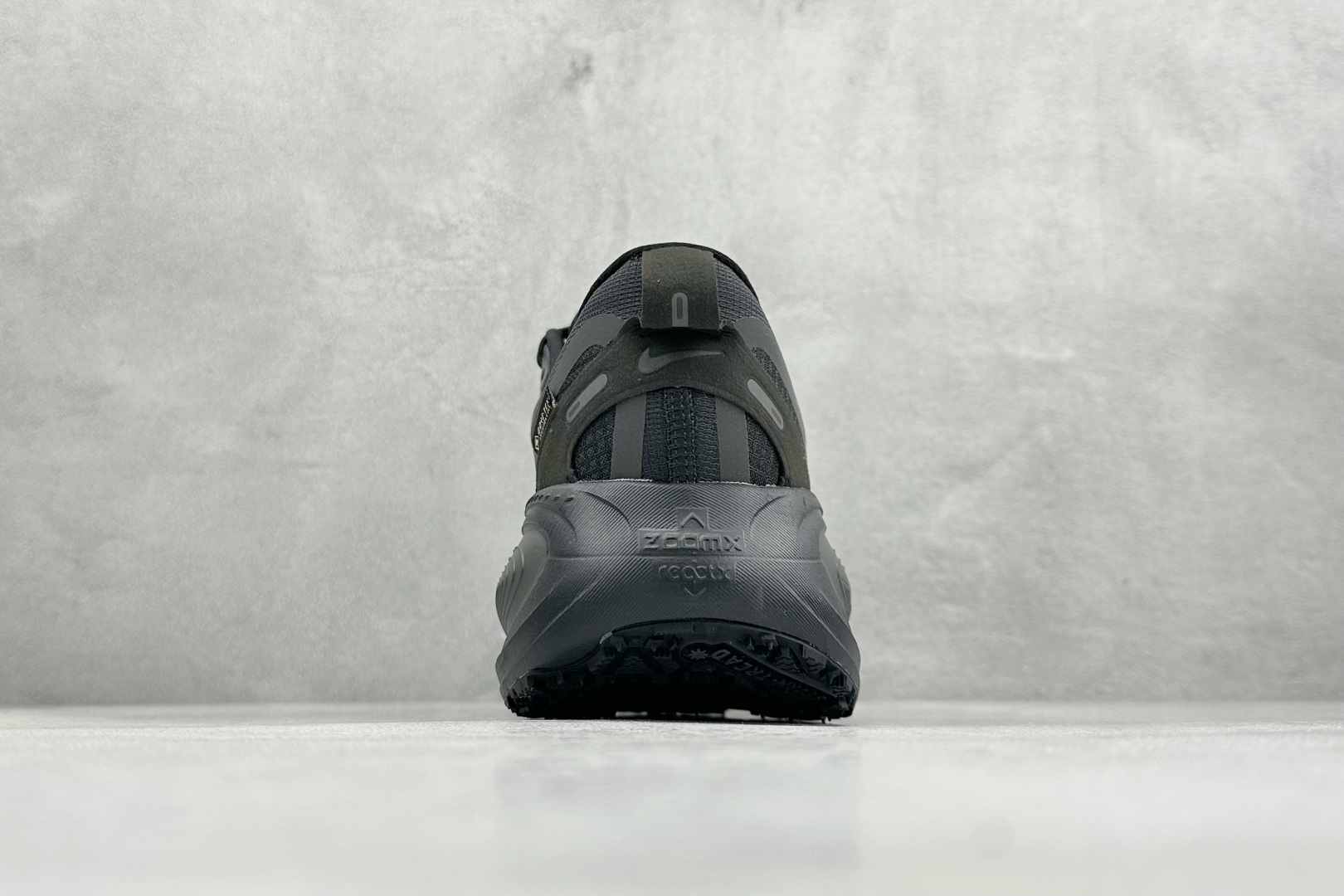 RS版Nike Air Zoom Vomero 18 GTX 缓震休闲跑鞋 HQ7001-001