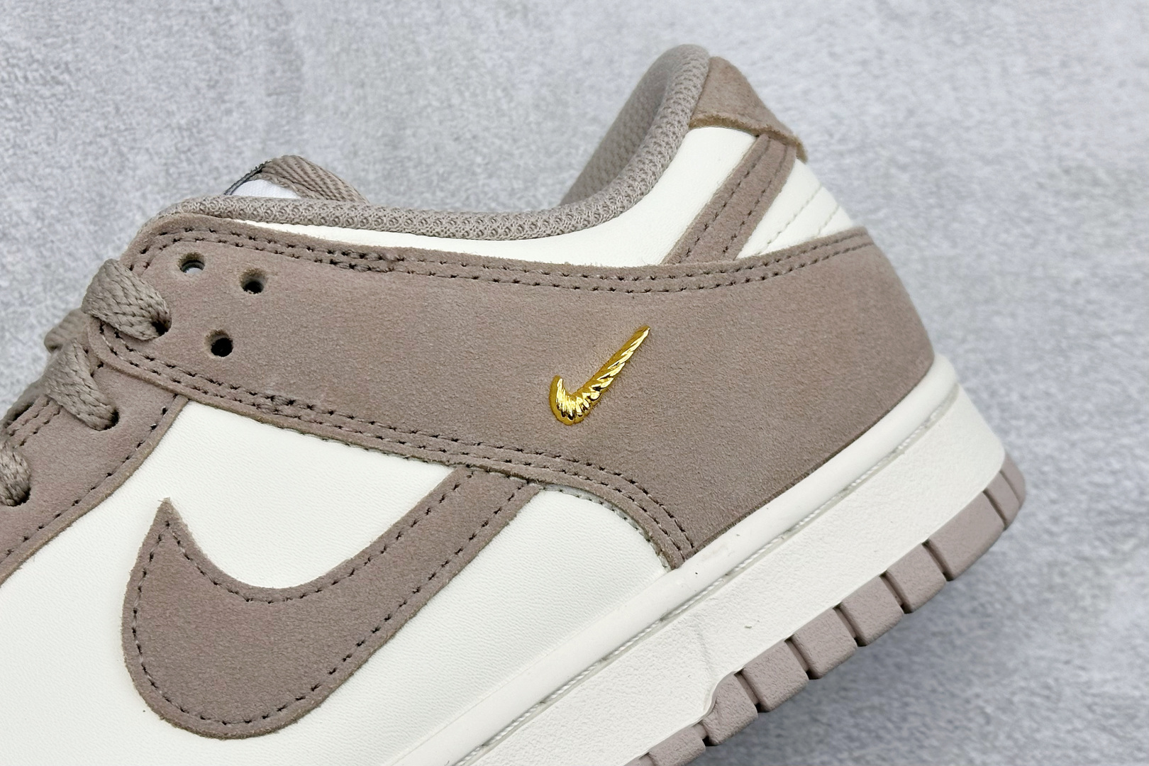 CS版Nike SB Dunk Low 马年限定 灰白 低帮休闲板鞋 IB4417-105