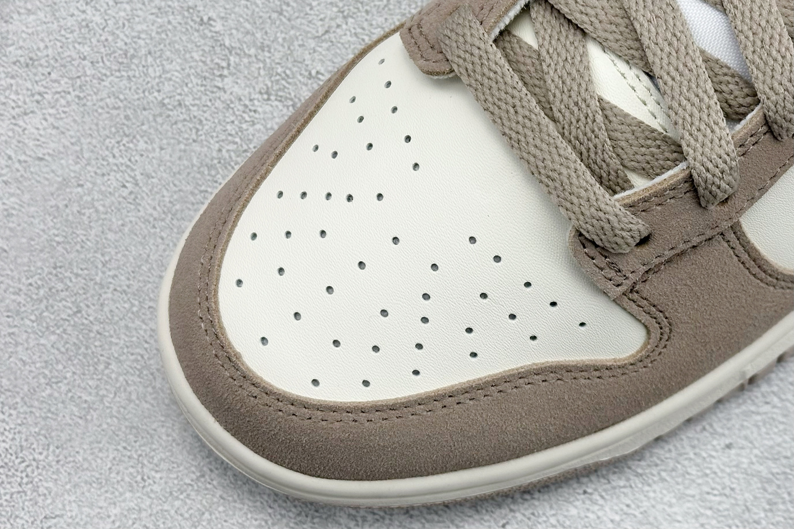 CS版Nike SB Dunk Low 马年限定 灰白 低帮休闲板鞋 IB4417-105