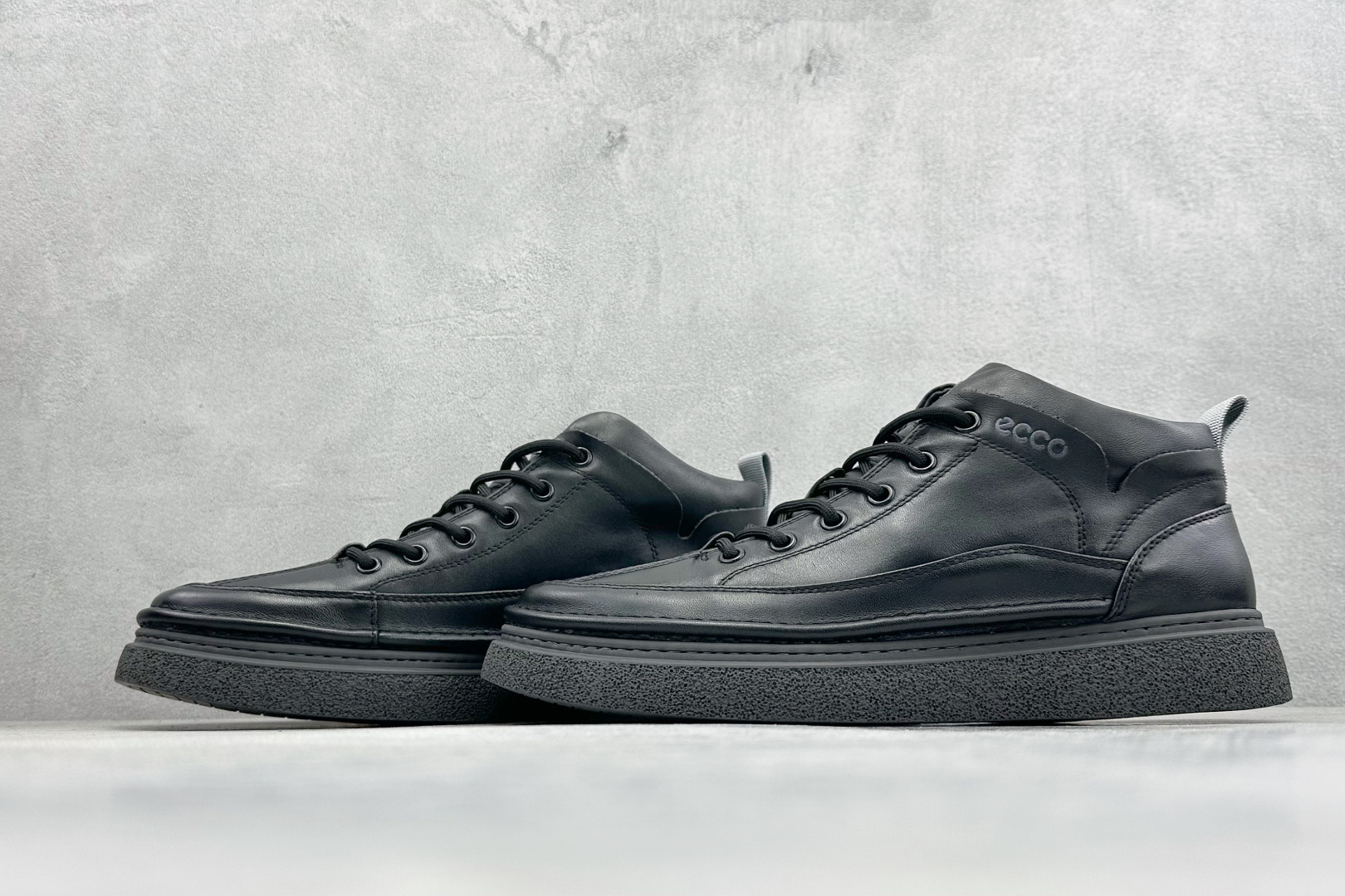 ECCO爱步跑步鞋百搭舒适 秋冬新款休闲运动鞋 966358-010