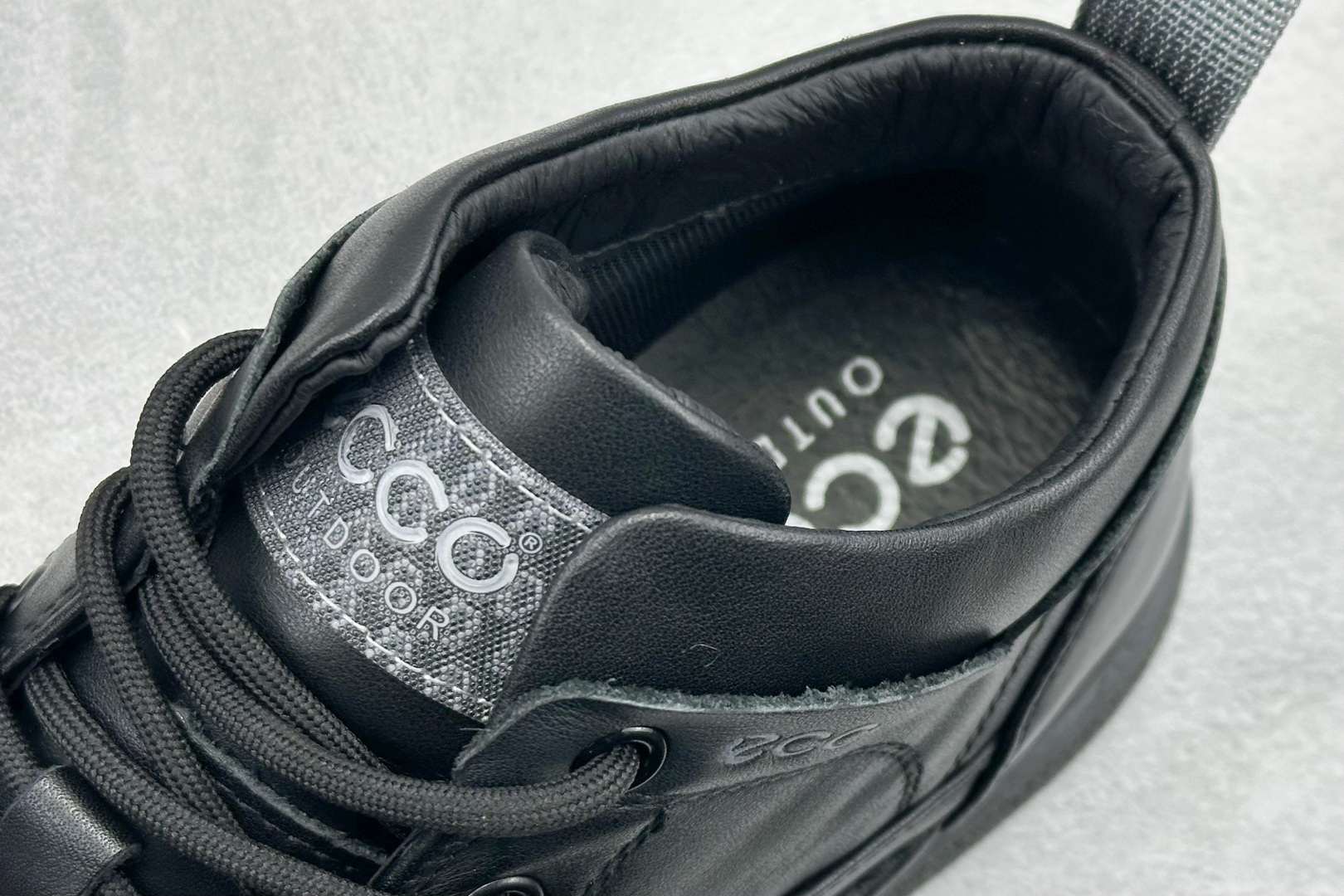 ECCO爱步跑步鞋百搭舒适 秋冬新款休闲运动鞋 966358-010