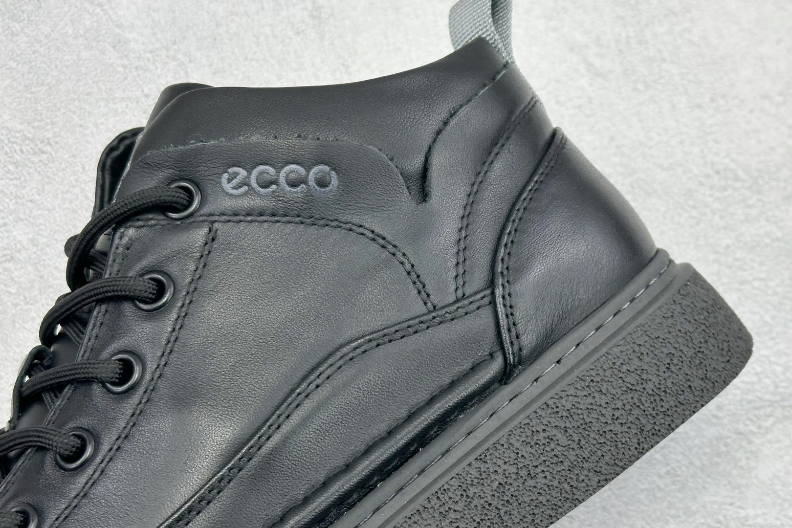 ECCO爱步跑步鞋百搭舒适 秋冬新款休闲运动鞋 966358-010