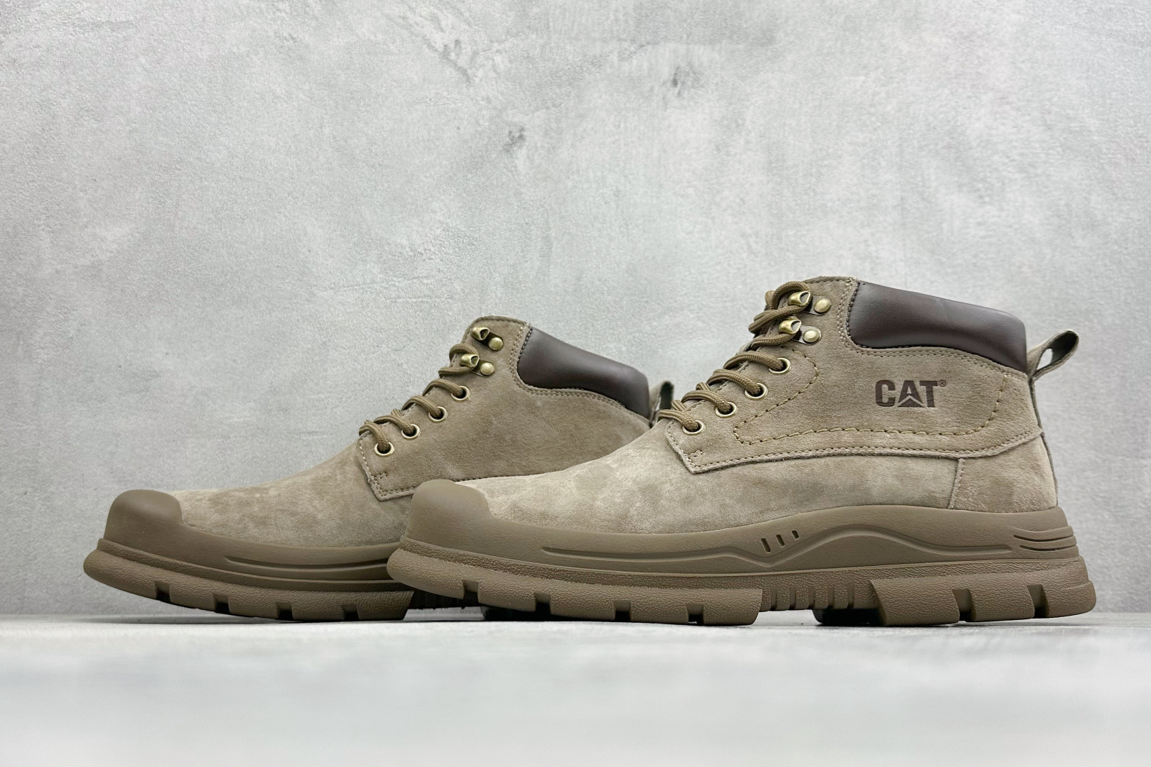 CAT卡特 硬汉推土机品牌经典百搭户外中帮休闲马丁靴 P721911