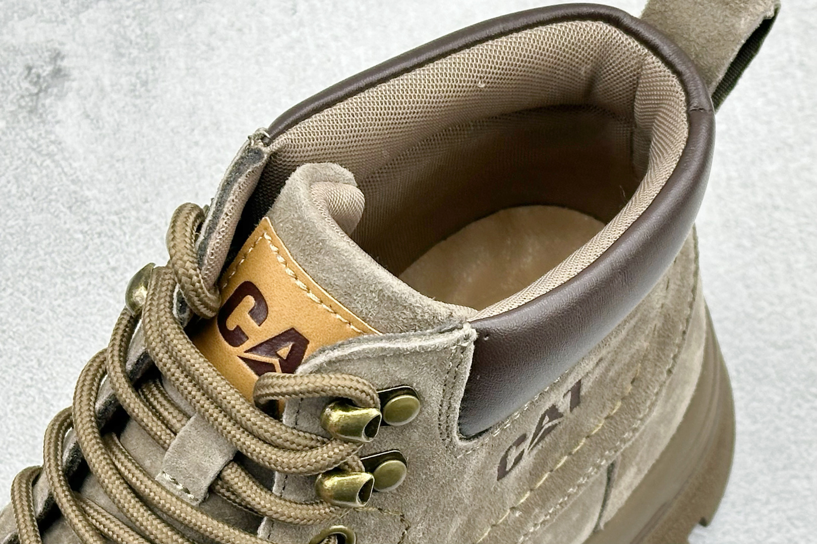 CAT卡特 硬汉推土机品牌经典百搭户外中帮休闲马丁靴 P721911