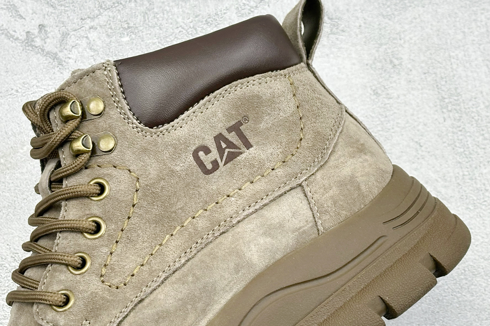 CAT卡特 硬汉推土机品牌经典百搭户外中帮休闲马丁靴 P721911