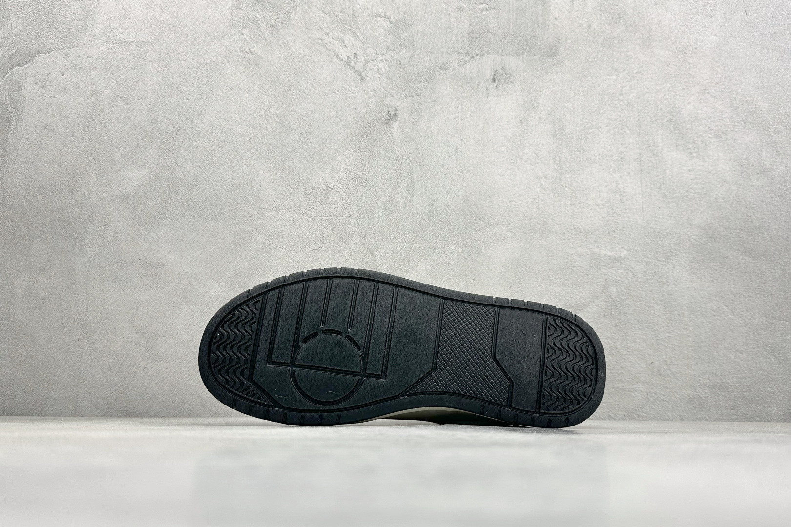 Valentino 华伦天奴 Rockstud untitled 厚底休闲铆钉小白鞋 P37528H