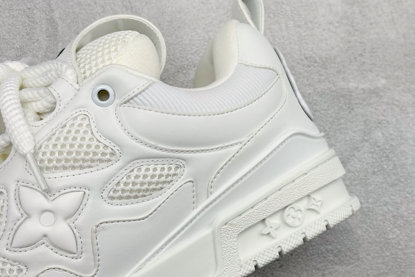 YS纯原LOUISVUITTONSkate圆头系带低帮板鞋男女同款白色