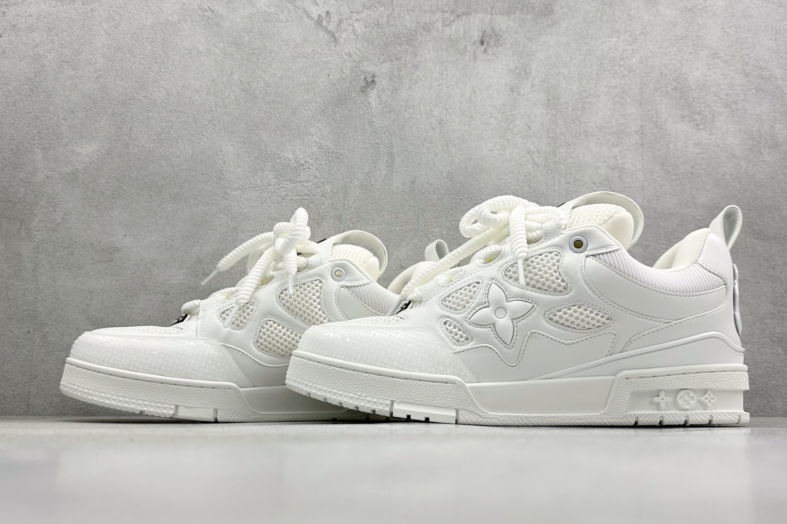 YS纯原LOUISVUITTONSkate圆头系带低帮板鞋男女同款白色