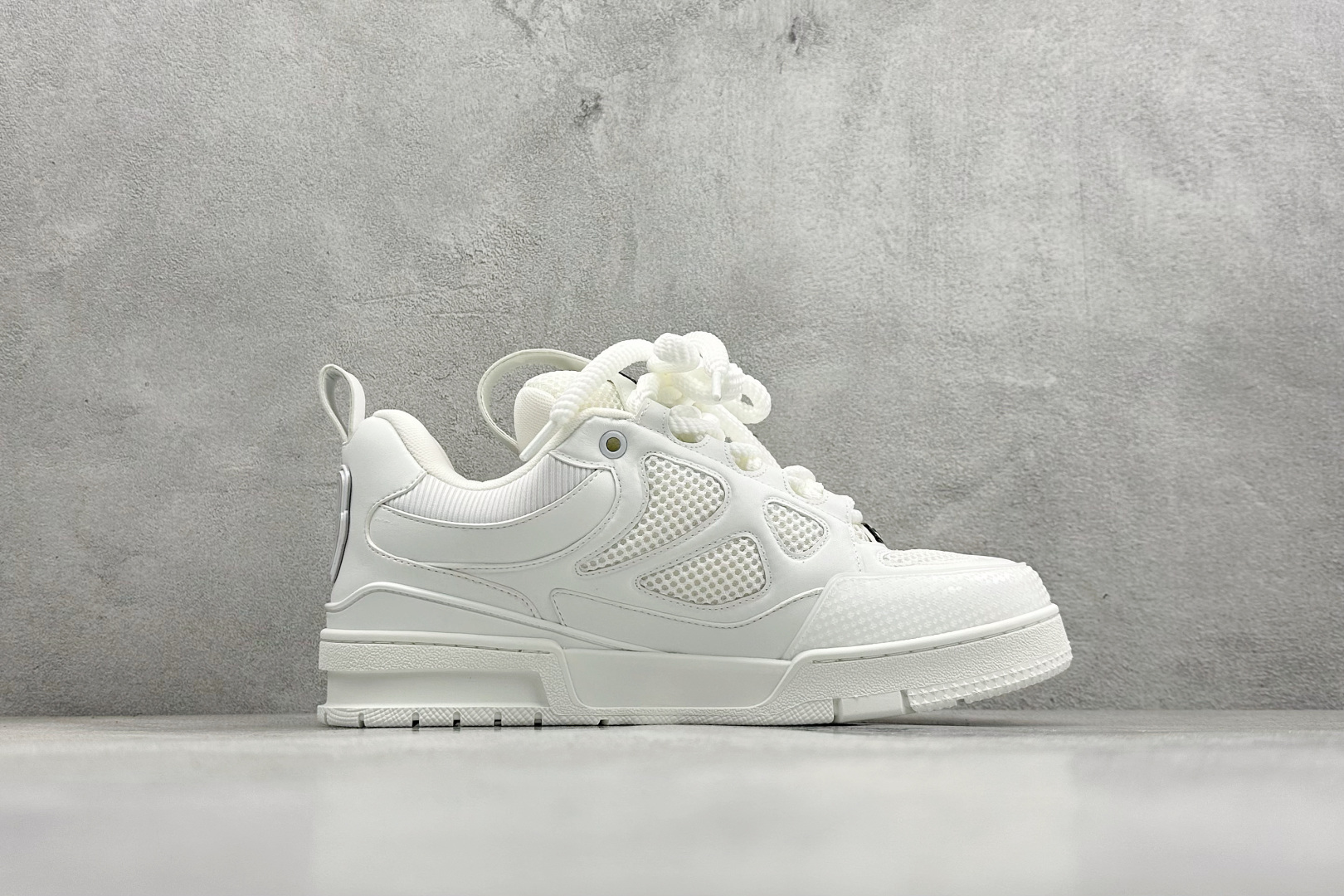 YS纯原LOUISVUITTONSkate圆头系带低帮板鞋男女同款白色