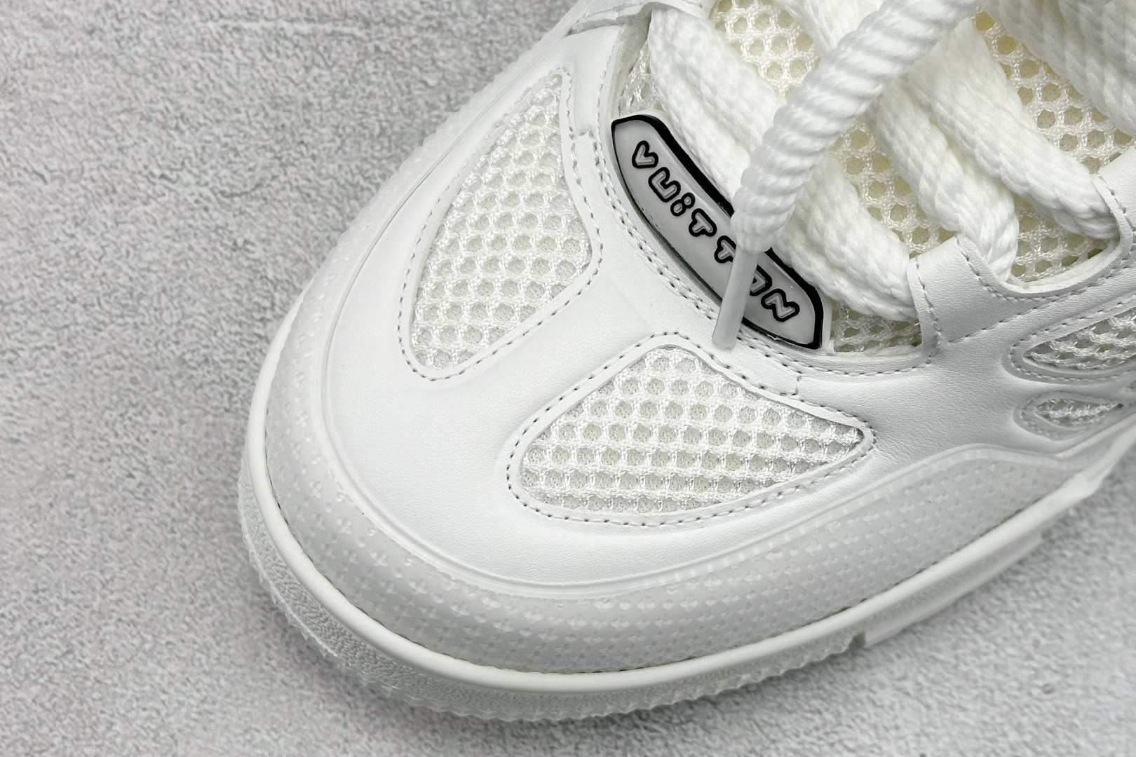 YS纯原LOUISVUITTONSkate圆头系带低帮板鞋男女同款白色