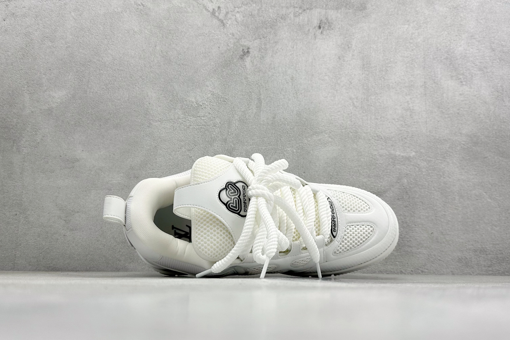 YS纯原LOUISVUITTONSkate圆头系带低帮板鞋男女同款白色