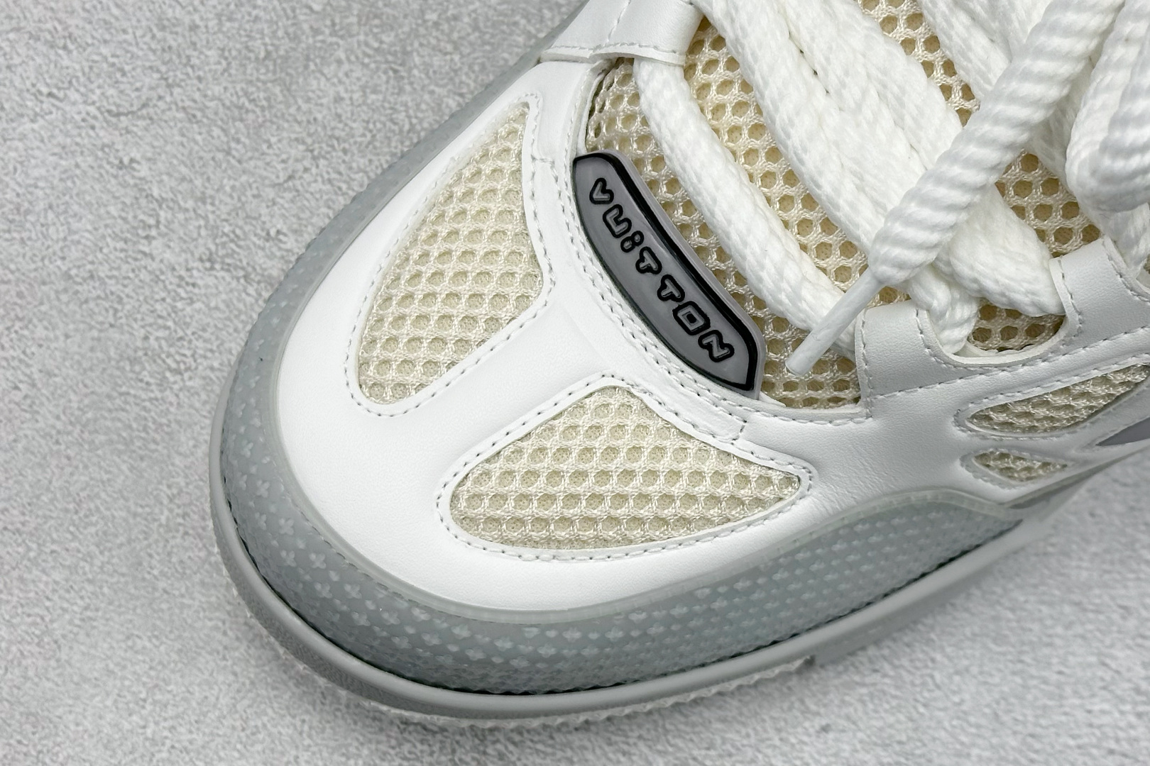 YS纯原LOUISVUITTONSkate圆头系带低帮板鞋男女同款灰色