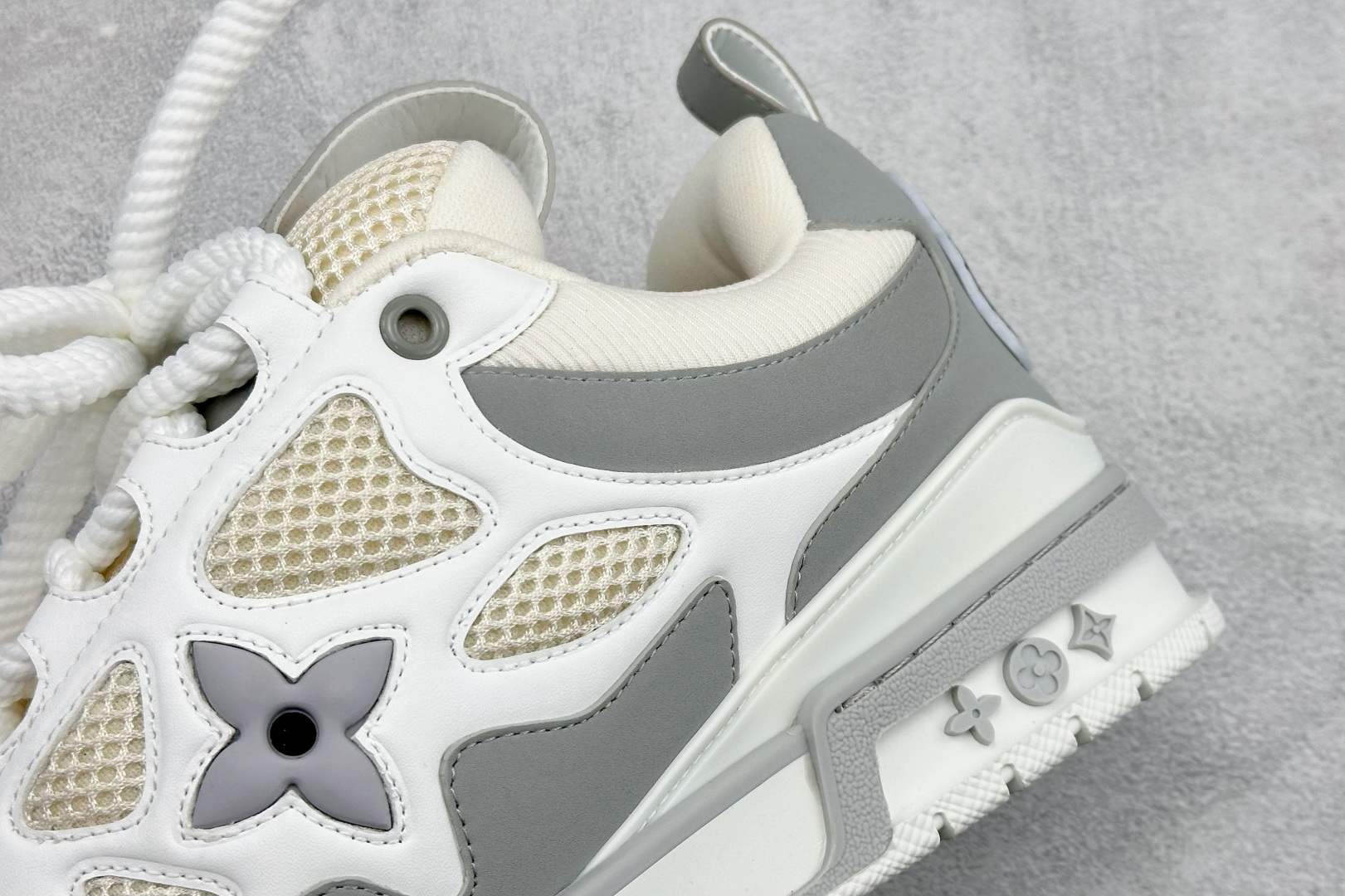 YS纯原LOUISVUITTONSkate圆头系带低帮板鞋男女同款灰色