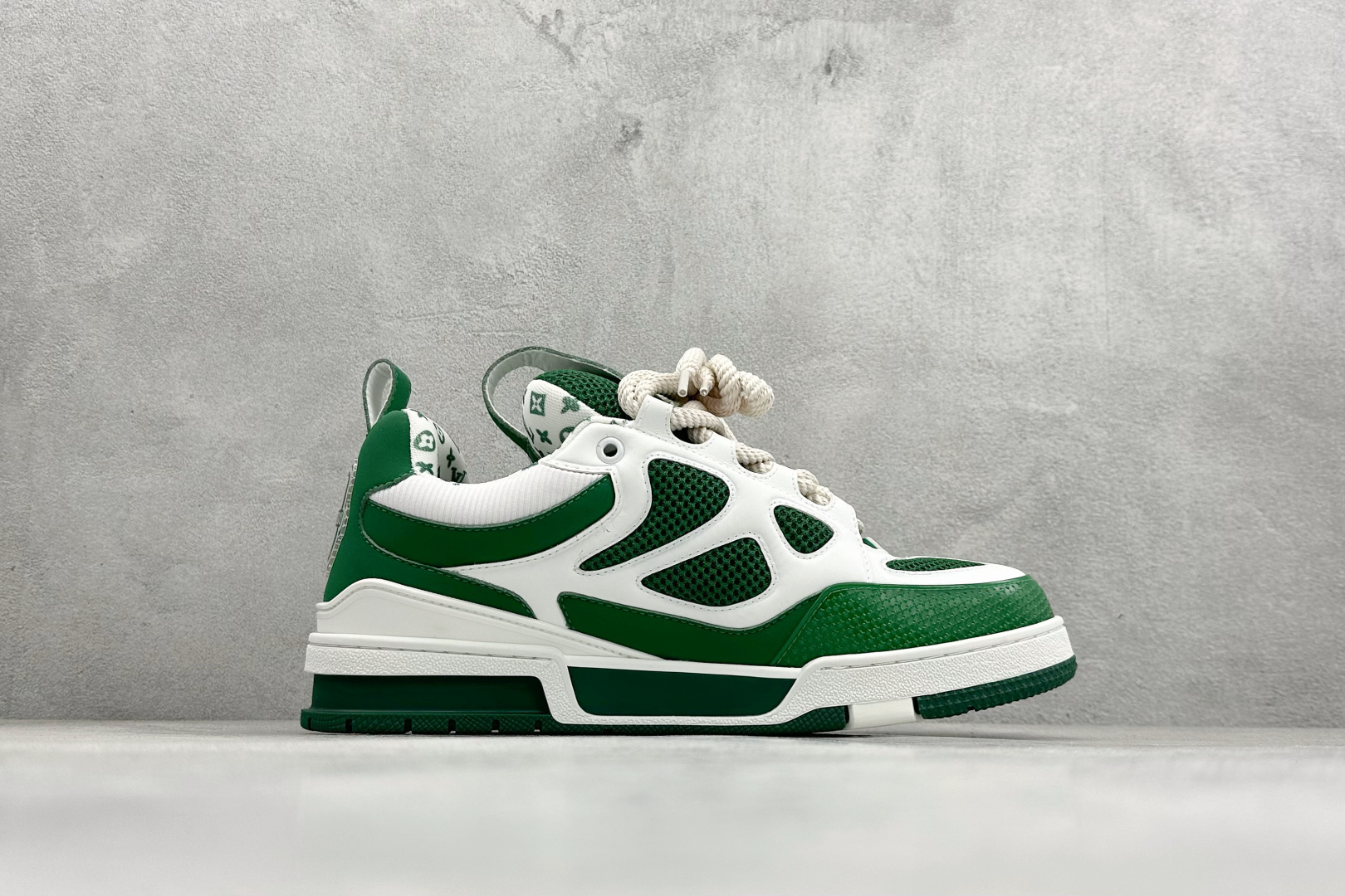 YS纯原LOUISVUITTONSkateSneaker牛皮圆头系带低帮板鞋男女同款白绿