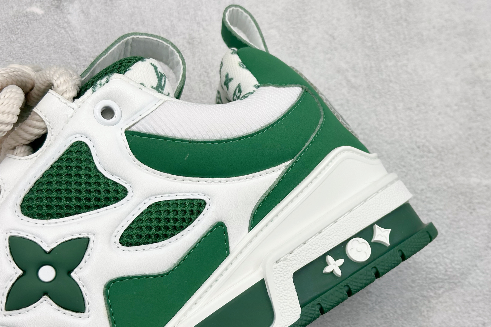 YS纯原LOUISVUITTONSkateSneaker牛皮圆头系带低帮板鞋男女同款白绿