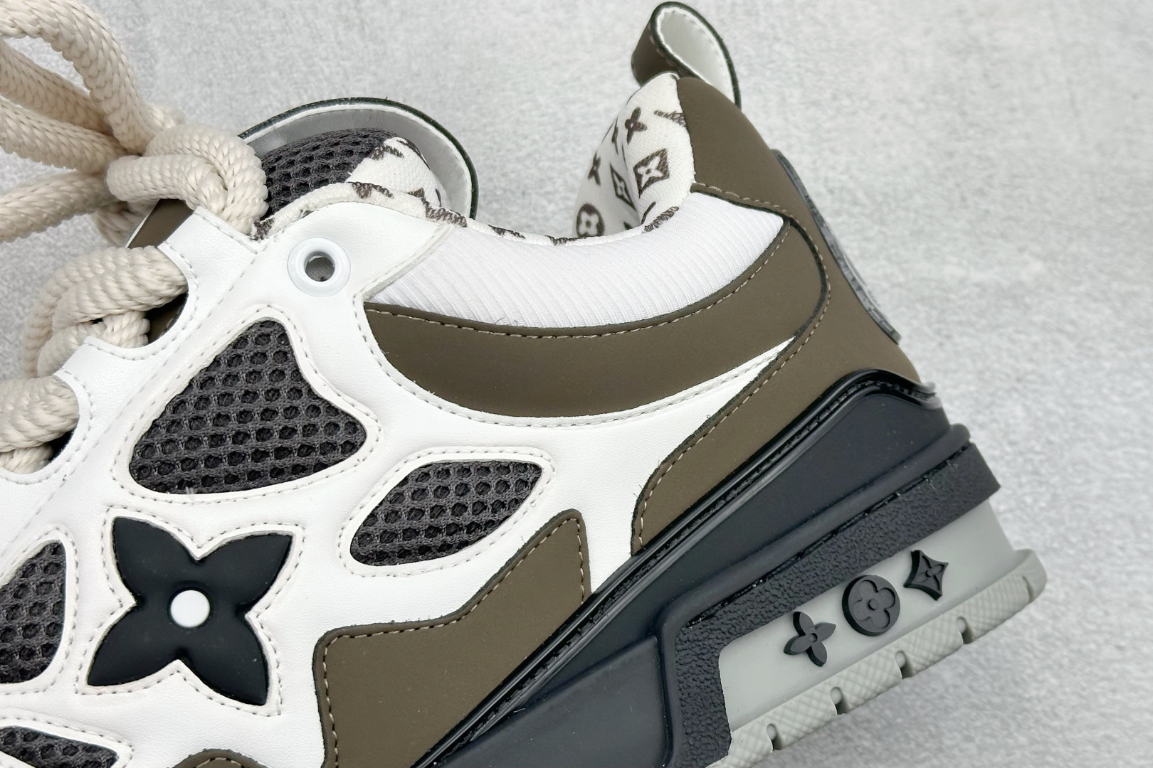 YS纯原LOUISVUITTONSkate小牛皮圆头系带低帮板鞋男女同款棕色