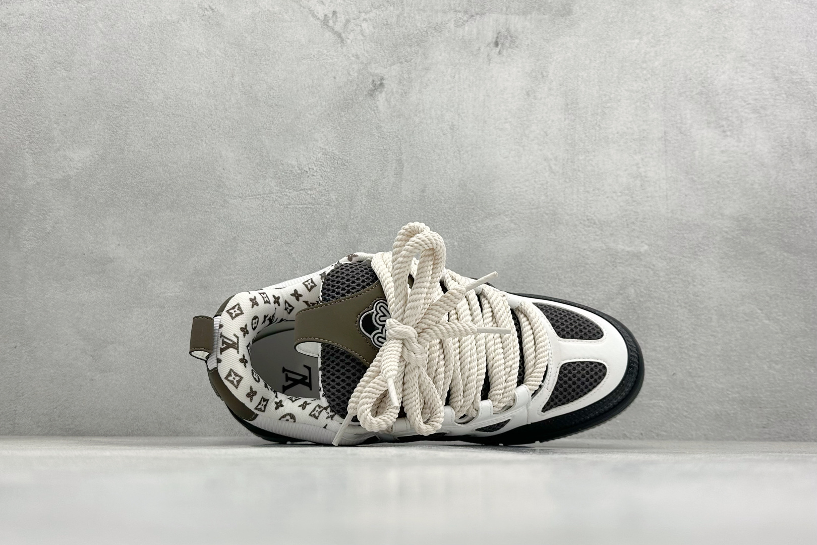 YS纯原LOUISVUITTONSkate小牛皮圆头系带低帮板鞋男女同款棕色