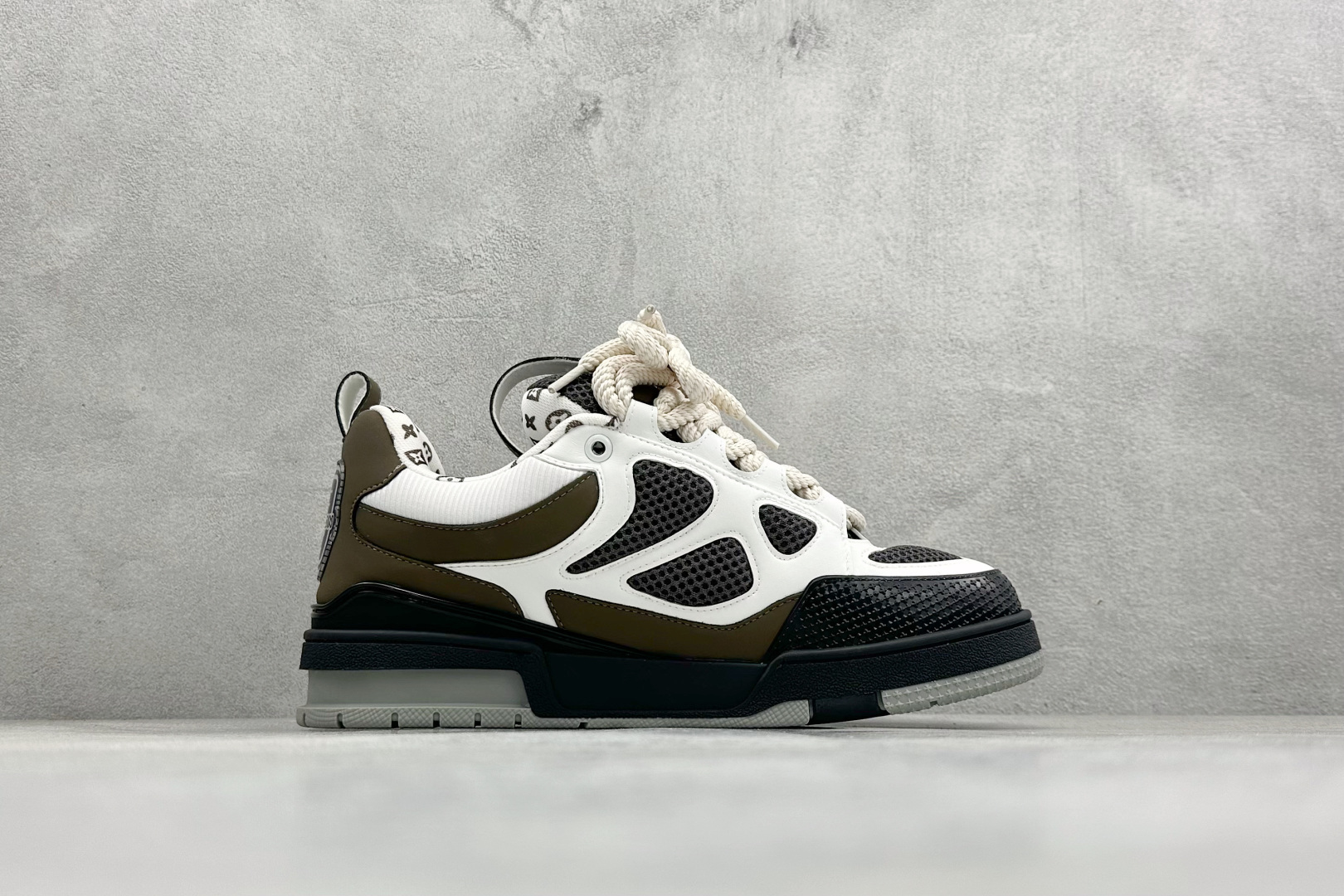 YS纯原LOUISVUITTONSkate小牛皮圆头系带低帮板鞋男女同款棕色