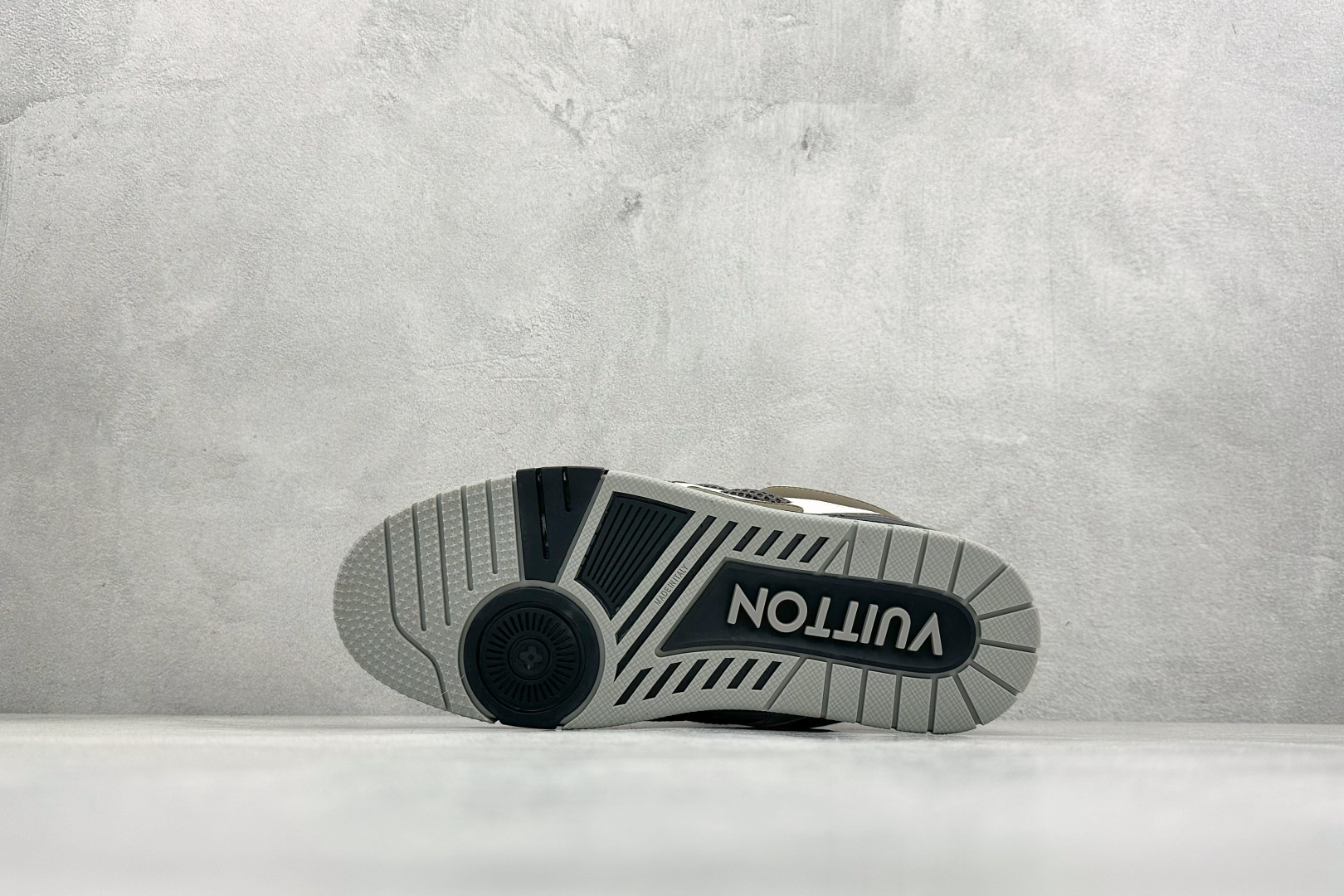 YS纯原LOUISVUITTONSkate小牛皮圆头系带低帮板鞋男女同款棕色