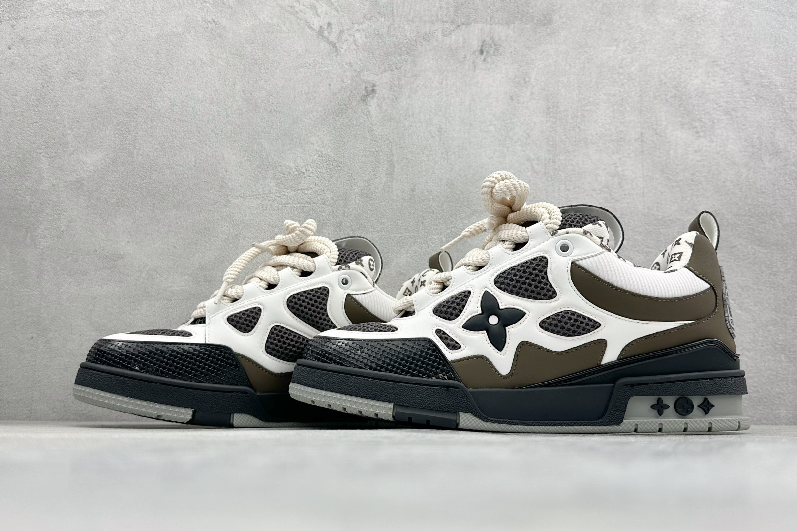 YS纯原LOUISVUITTONSkate小牛皮圆头系带低帮板鞋男女同款棕色