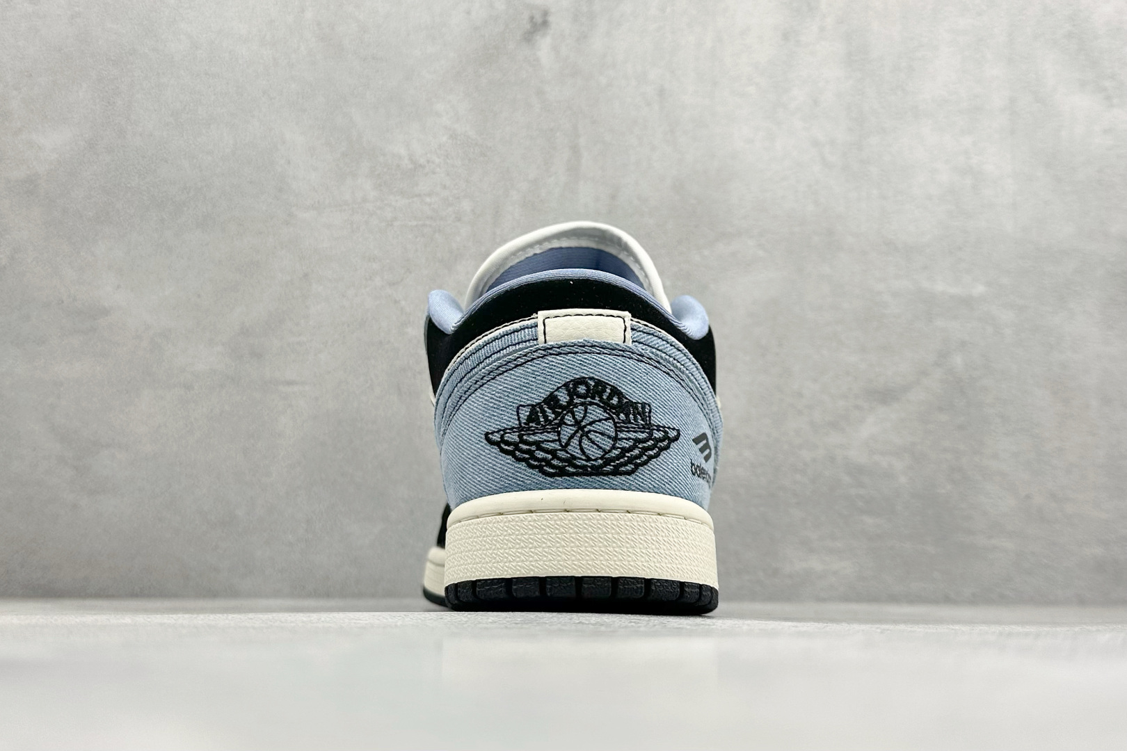 Air Jordan 1 Low AJ1 乔 联名款 高端定制 低帮复古篮球鞋 LD8888-010