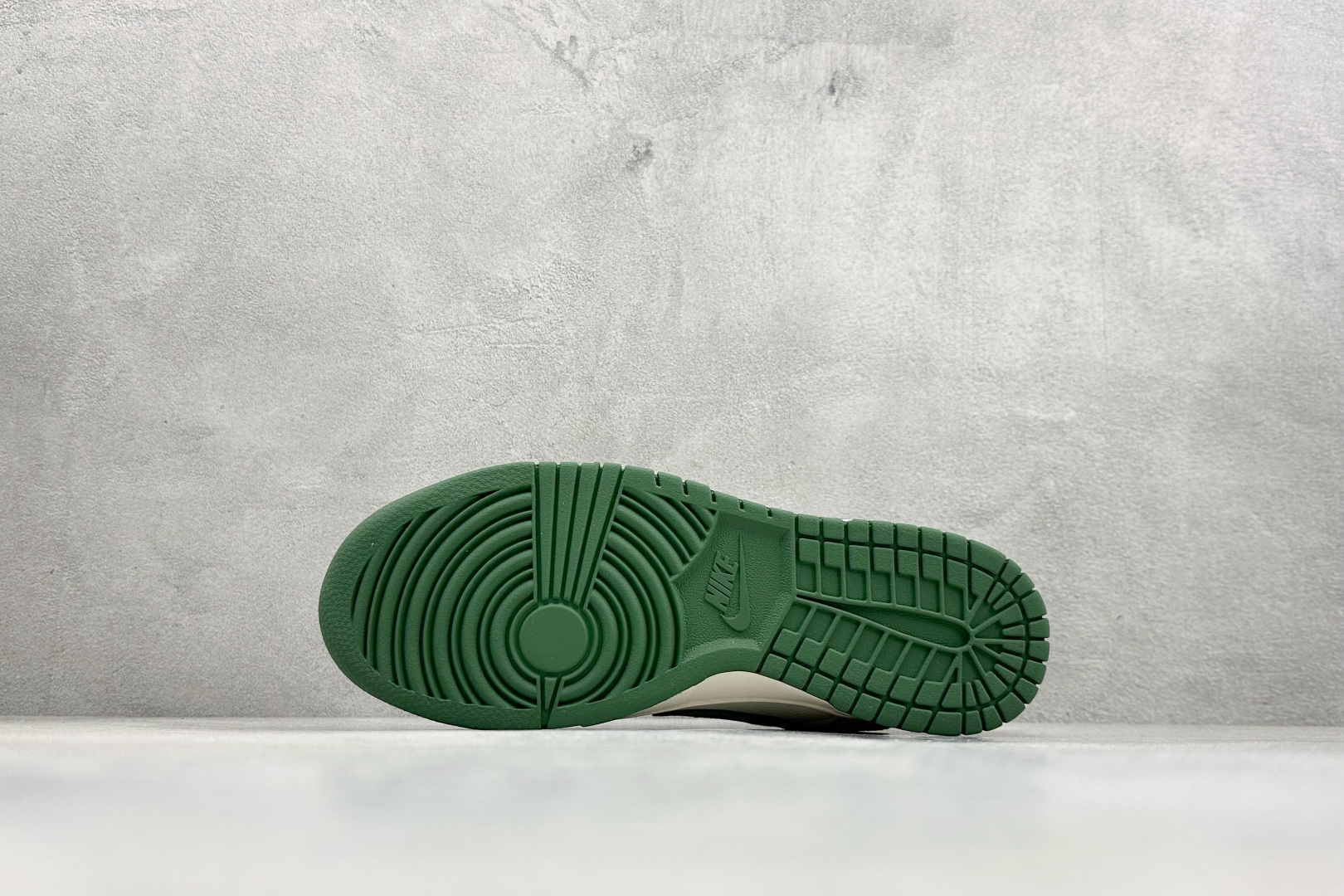 Nike SB Dunk Low LV联名 米灰军绿 周年高端定制 低帮休闲板鞋 JP1628-001