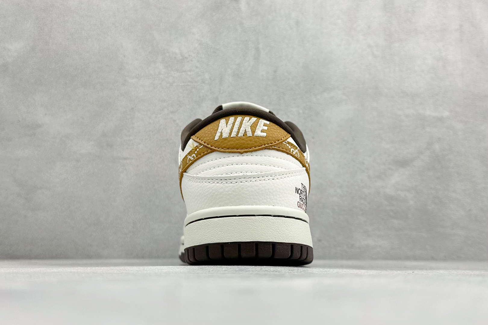 Nike SB Dunk Low 北面联名 白黑棕 高端定制 低帮休闲板鞋 YF9511-916