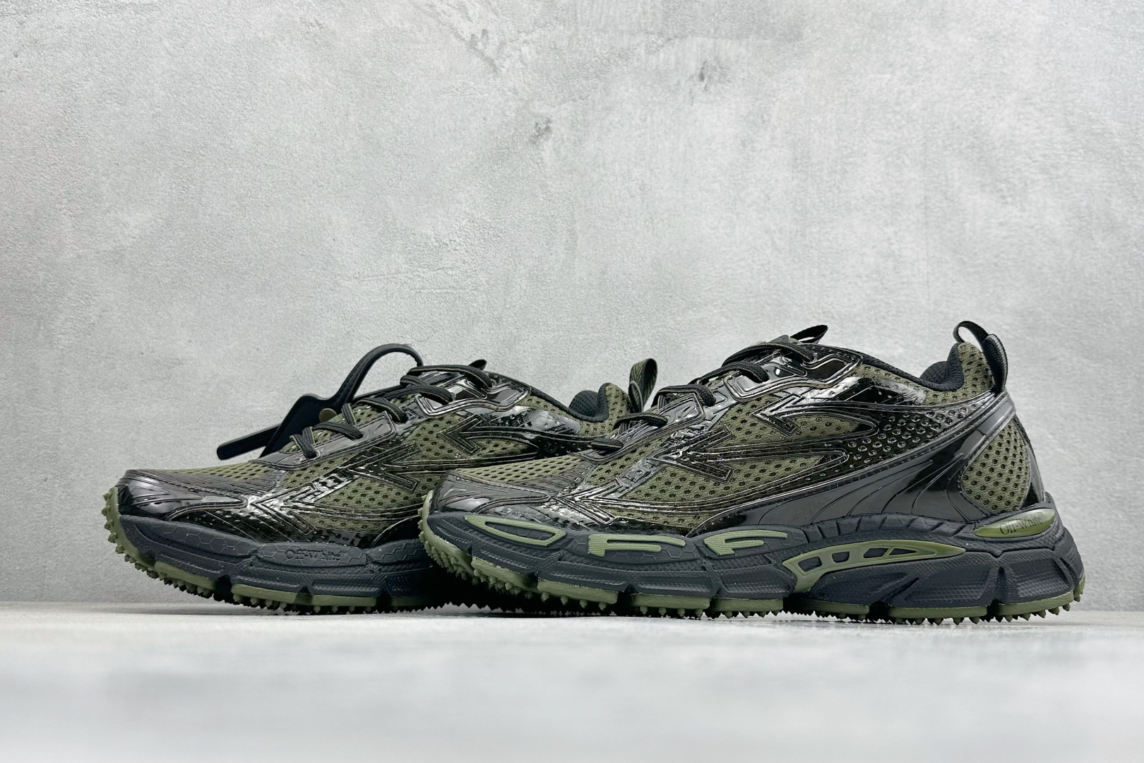 S版 Off-White 防滑耐磨透气性轻便跑鞋 OMIA295F25FAB0036310