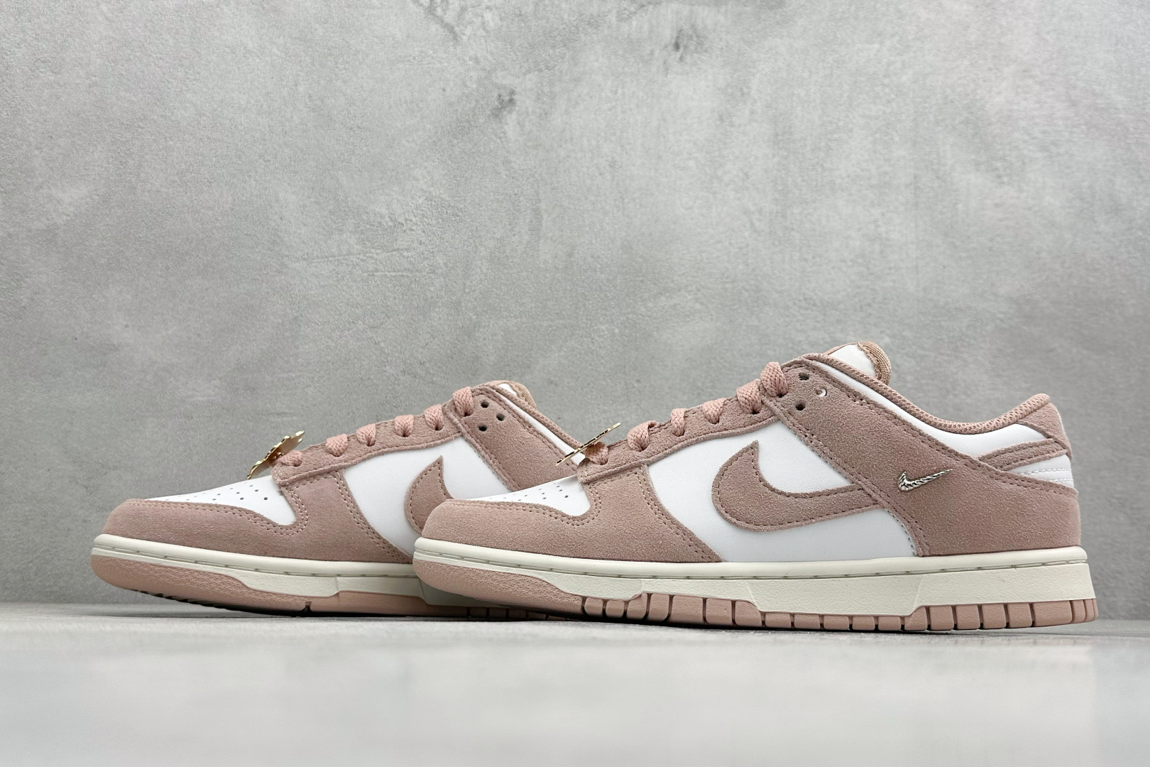 CS版Nike SB Dunk Low 马年限定 粉白 低帮休闲板鞋 IB4417-102