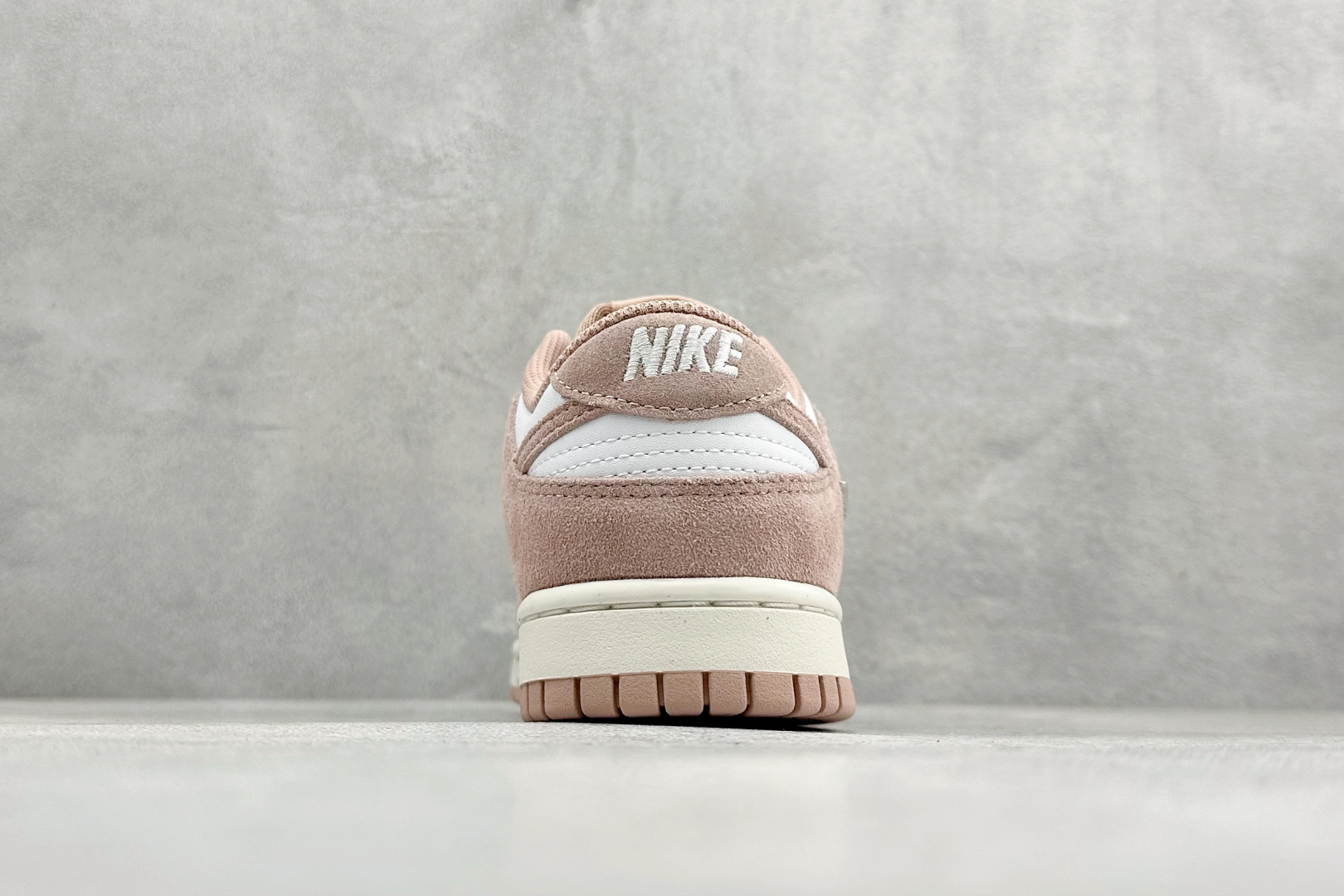 CS版Nike SB Dunk Low 马年限定 粉白 低帮休闲板鞋 IB4417-102