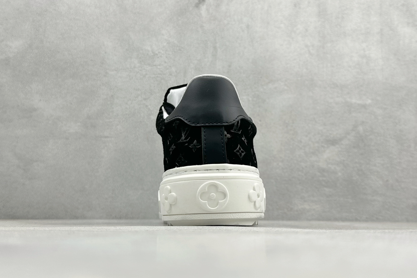 YS纯原广奢高端货LouisVuittonNewArrival系列 LVTimeOut情侣小白鞋黑色