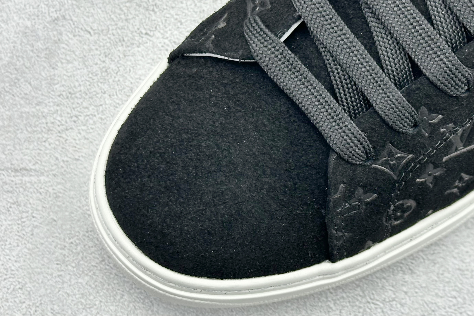 YS纯原广奢高端货LouisVuittonNewArrival系列 LVTimeOut情侣小白鞋黑色