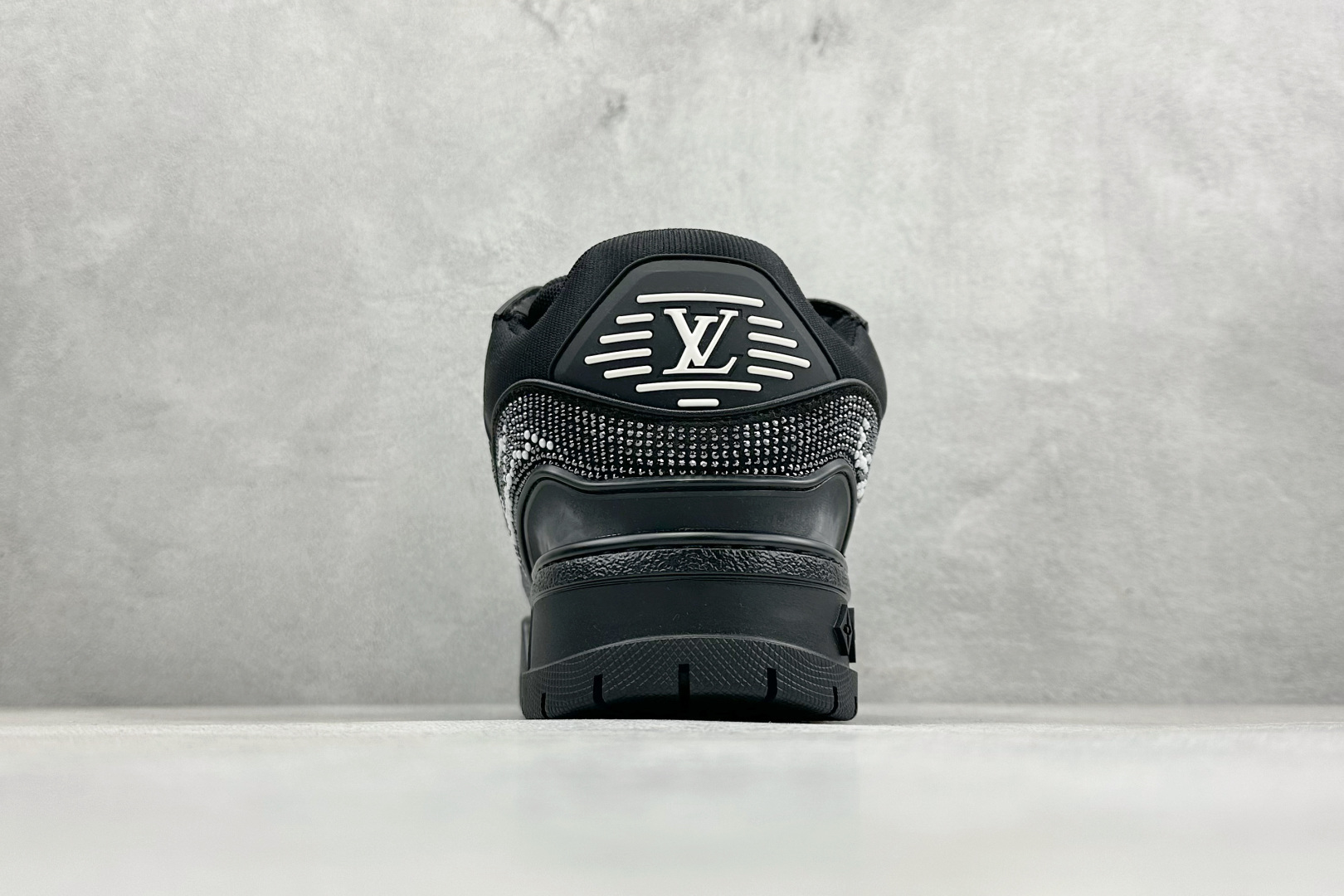 YS纯原LOUISVUITTONTrainer系带圆头低帮板鞋亮钻黑色