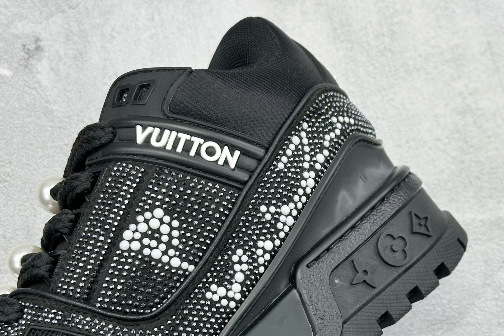 YS纯原LOUISVUITTONTrainer系带圆头低帮板鞋亮钻黑色