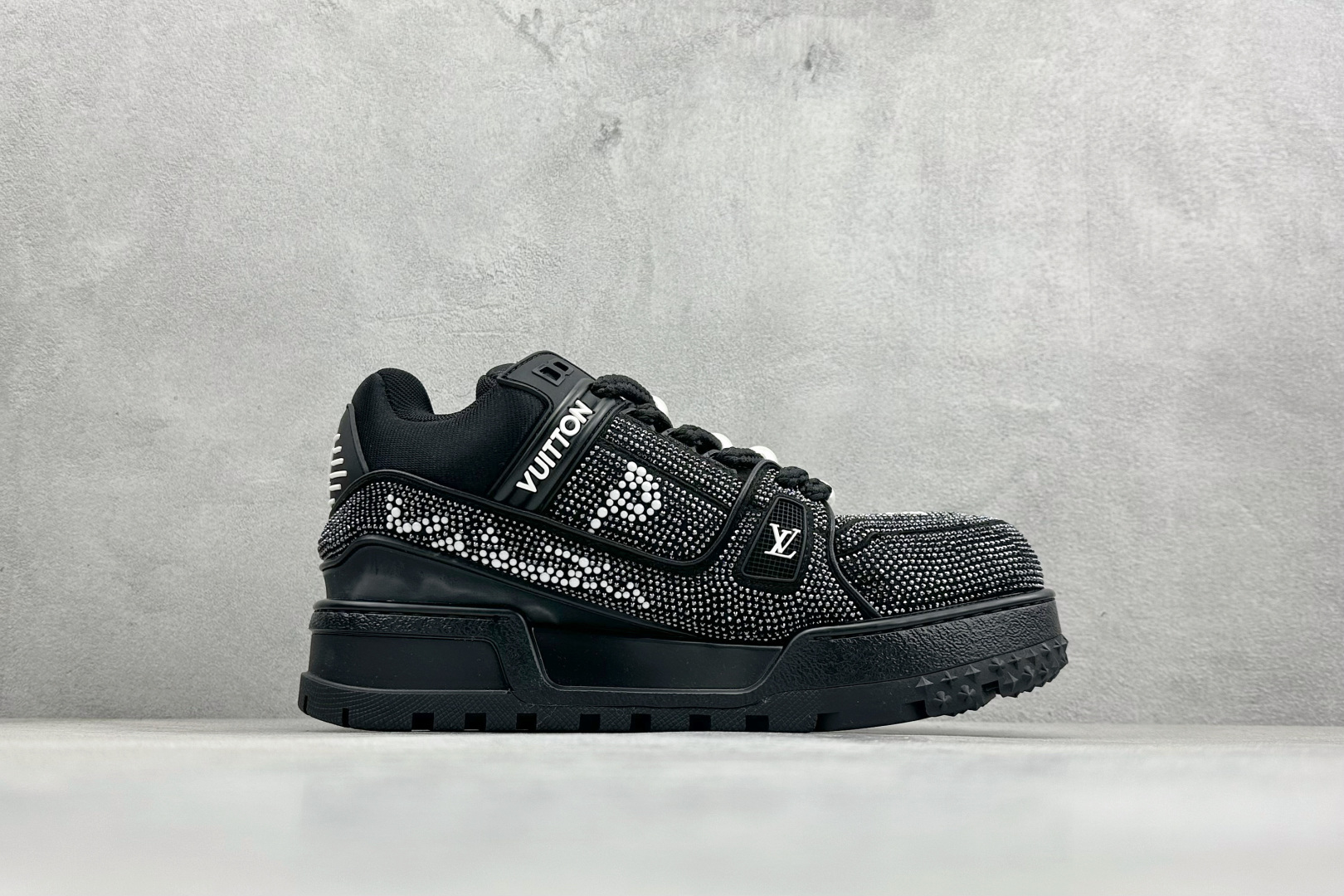 YS纯原LOUISVUITTONTrainer系带圆头低帮板鞋亮钻黑色