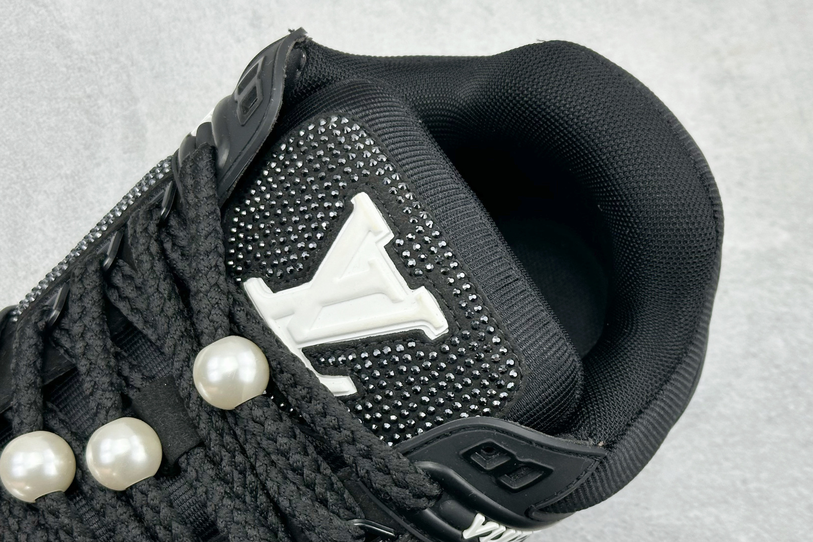 YS纯原LOUISVUITTONTrainer系带圆头低帮板鞋亮钻黑色