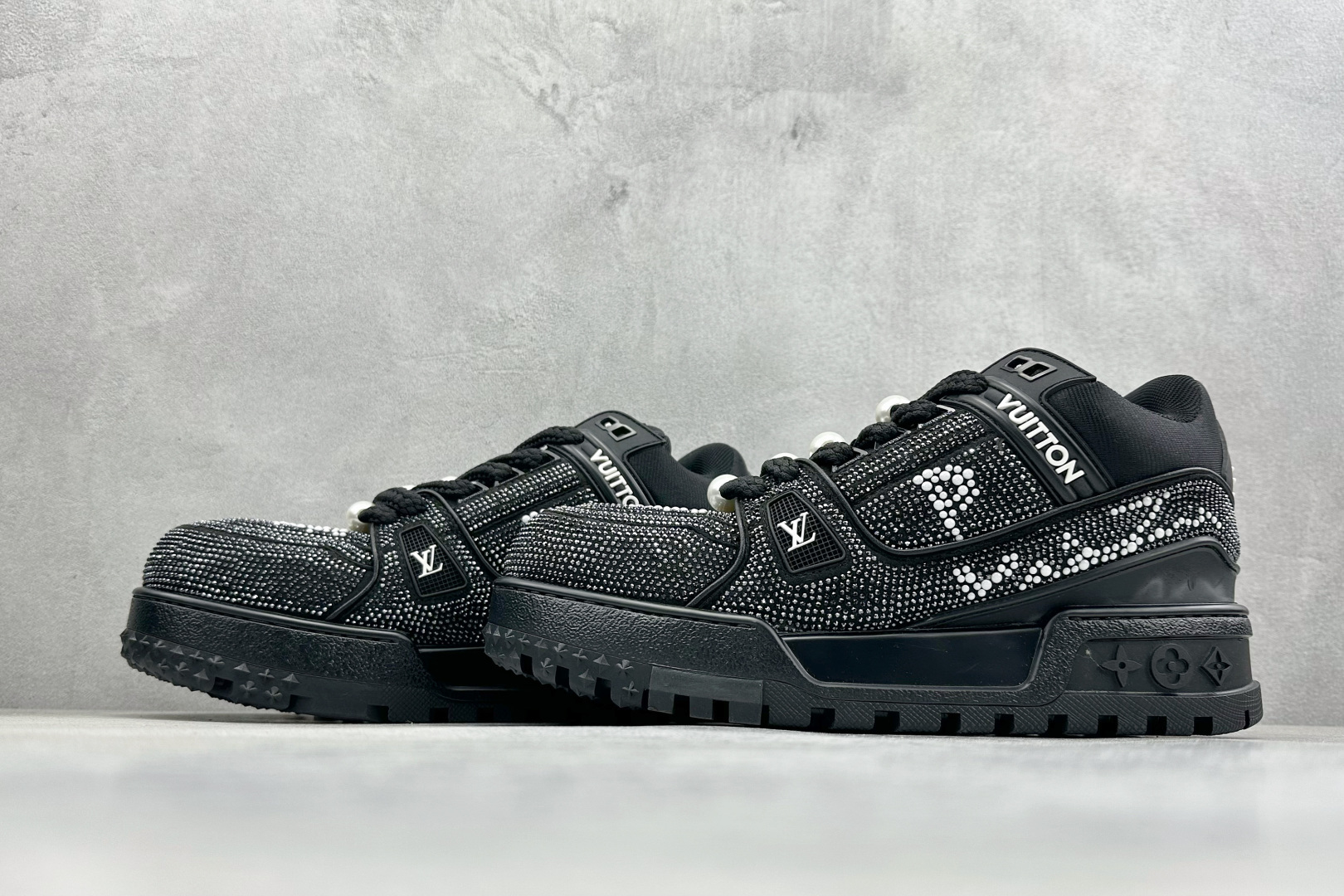 YS纯原LOUISVUITTONTrainer系带圆头低帮板鞋亮钻黑色
