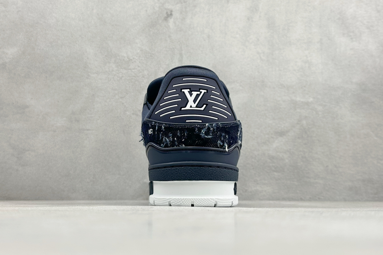 YS纯原LOUISVUITTONTrainer皮革圆头系带低帮板鞋牛仔布深蓝渐变印花